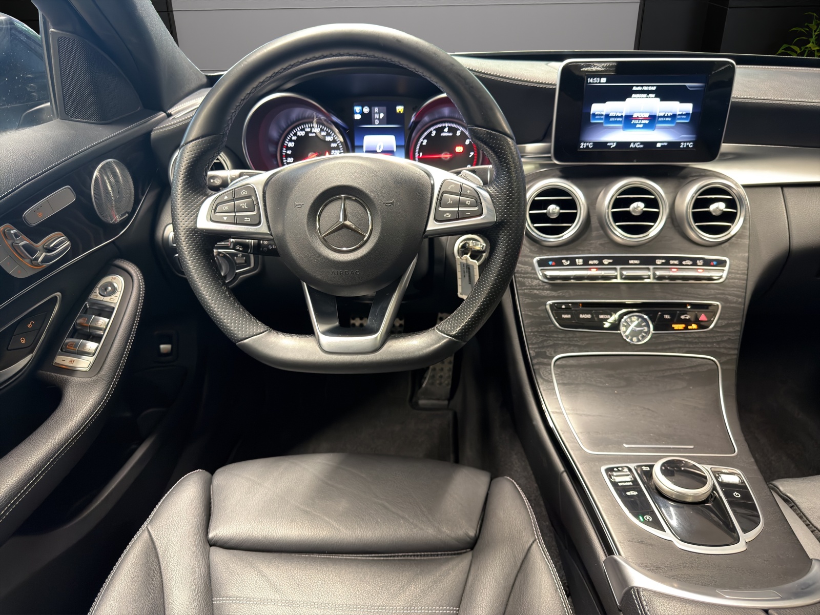 MERCEDES-BENZ C 200 AMG Line 4Matic 9G-Tronic-image-9
