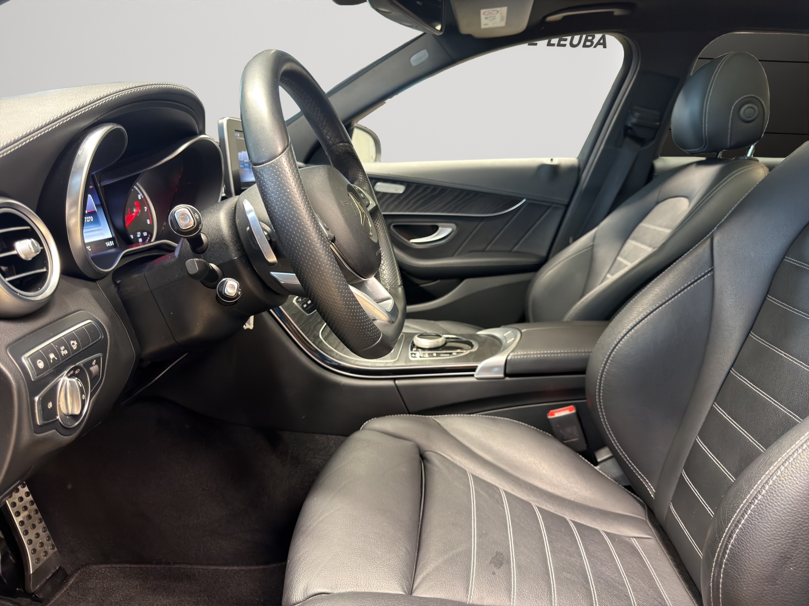 MERCEDES-BENZ C 200 AMG Line 4Matic 9G-Tronic-image-8
