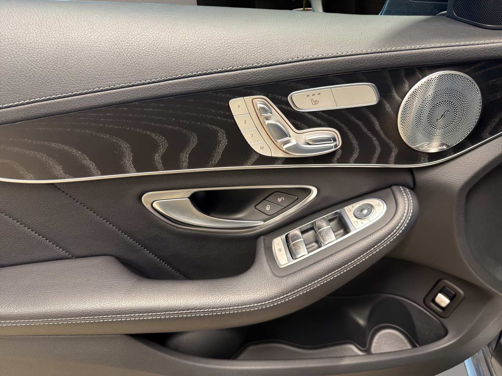 MERCEDES-BENZ C 200 AMG Line 4Matic 9G-Tronic-image-7