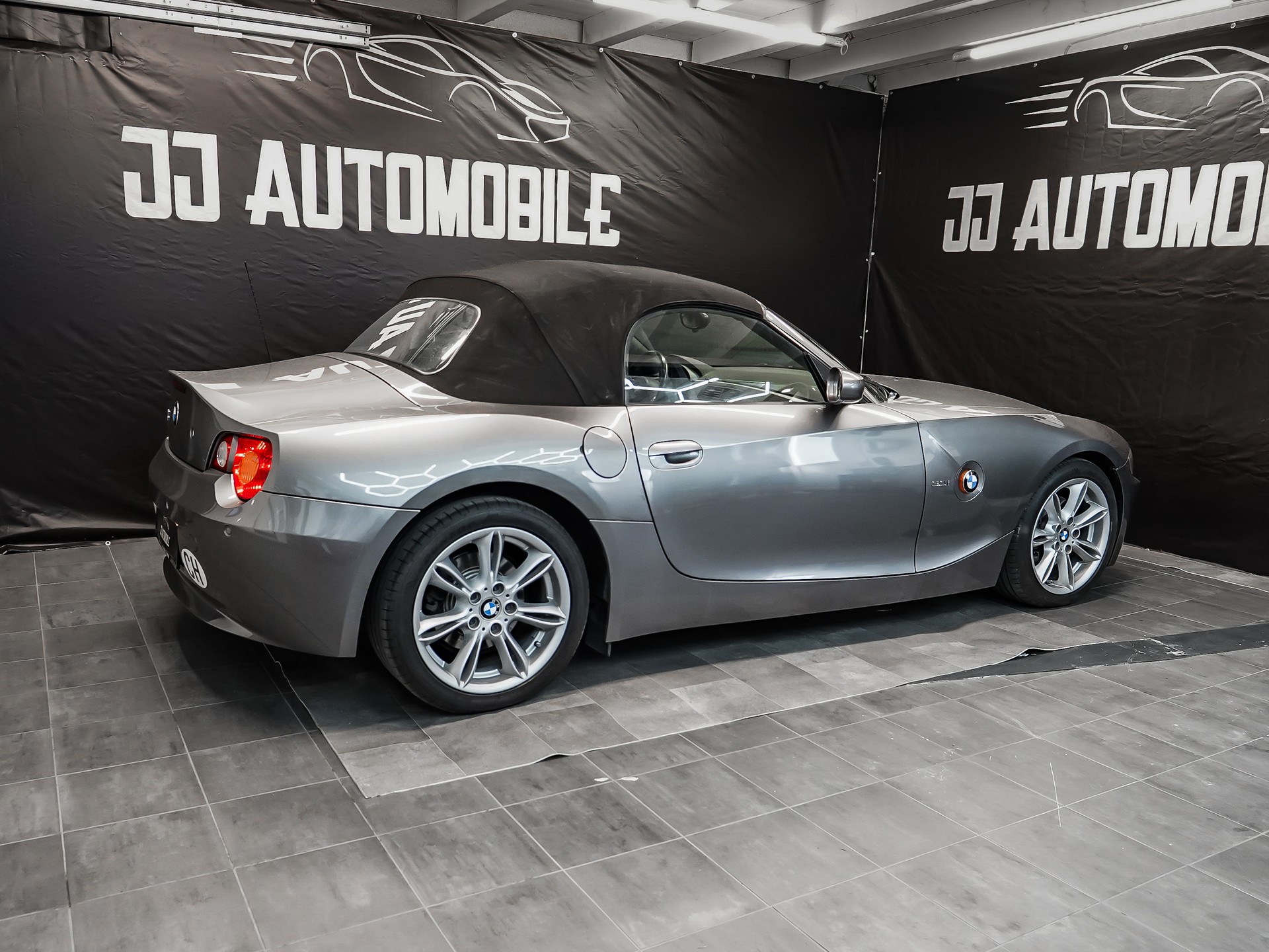 BMW Z4 3.0i Roadster-image-8
