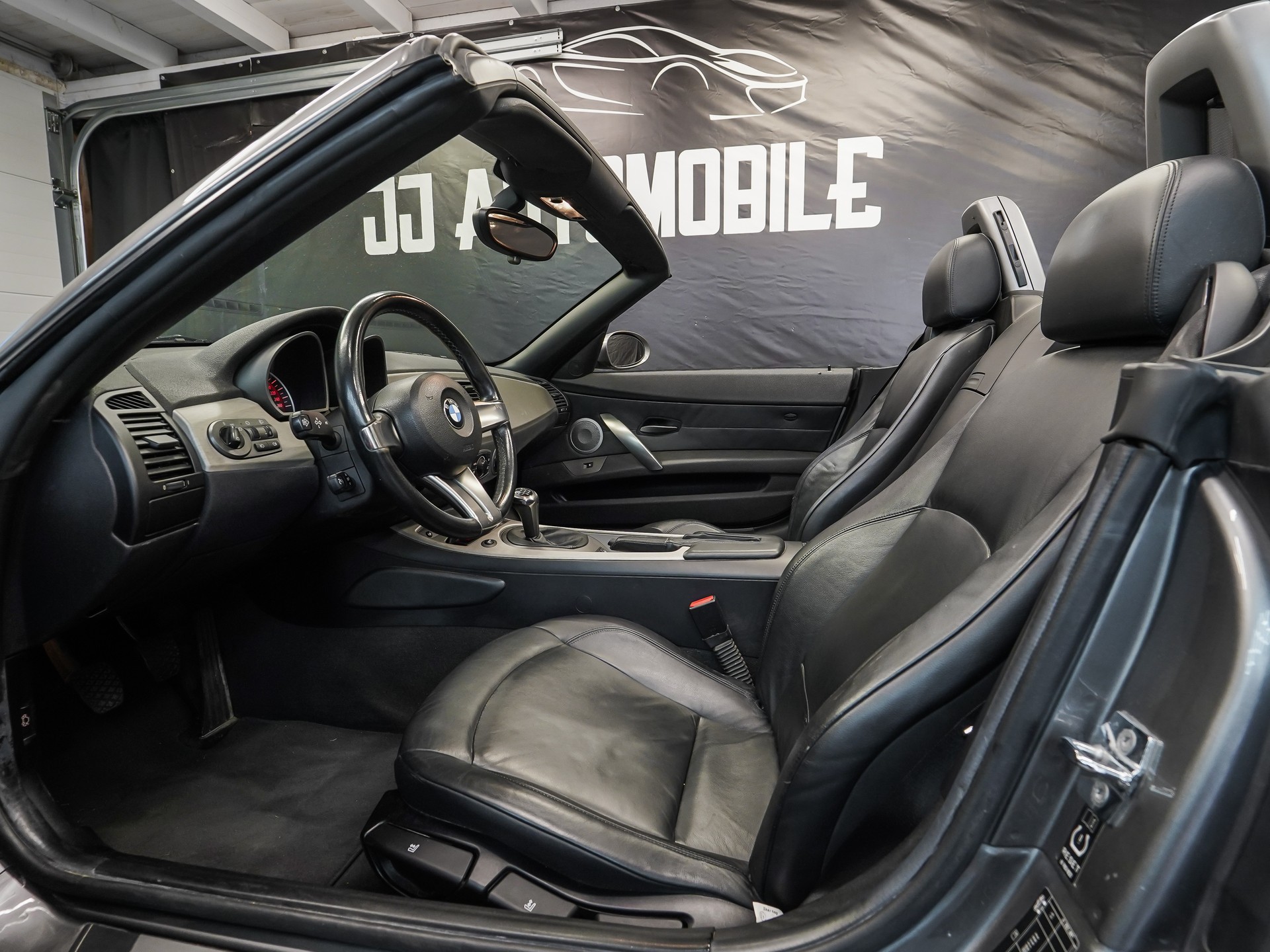 BMW Z4 3.0i Roadster-image-13