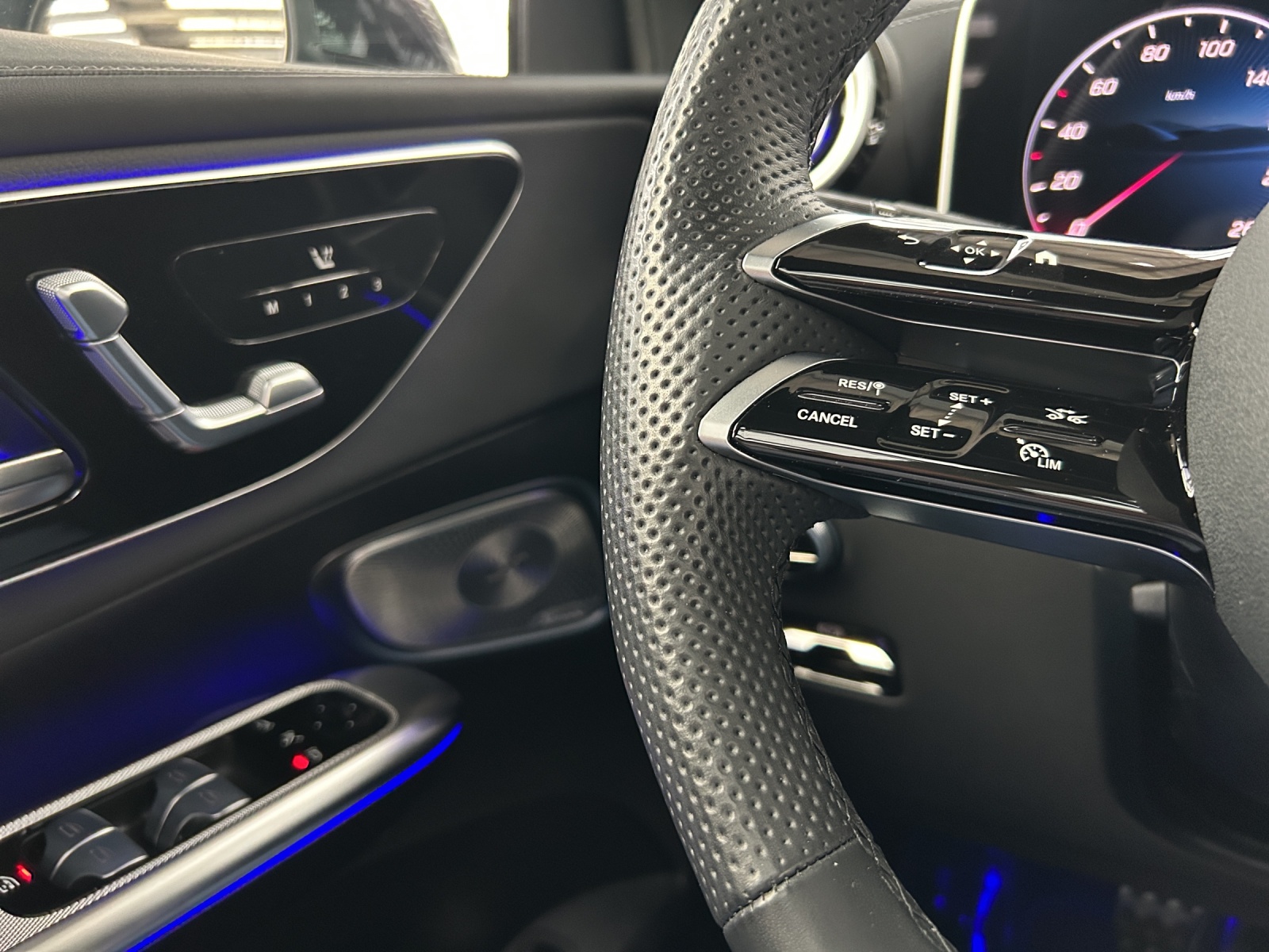 MERCEDES-BENZ GLC 300 4Matic 9G-Tronic-image-12