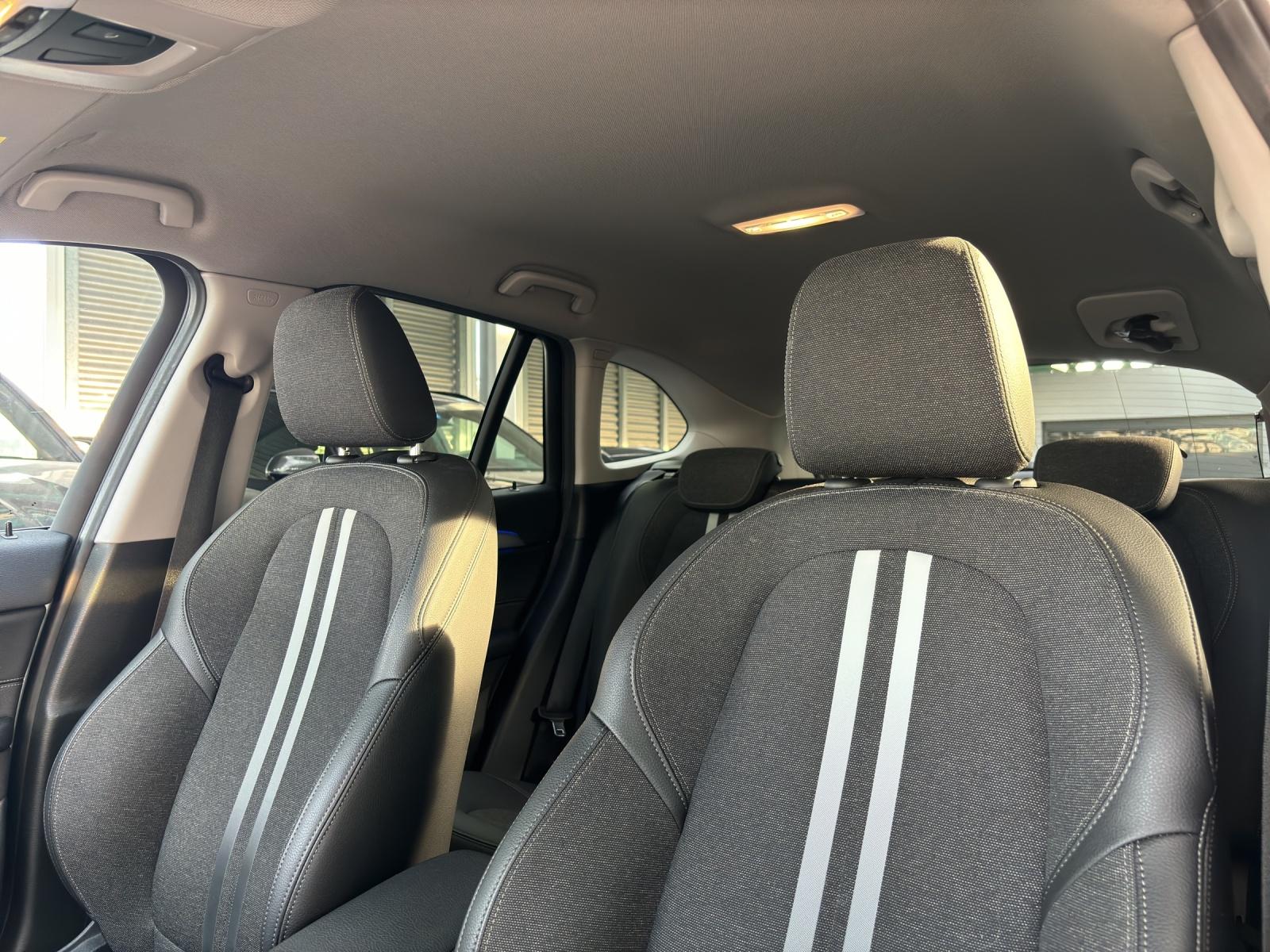 BMW X1 18i sDrive-image-12