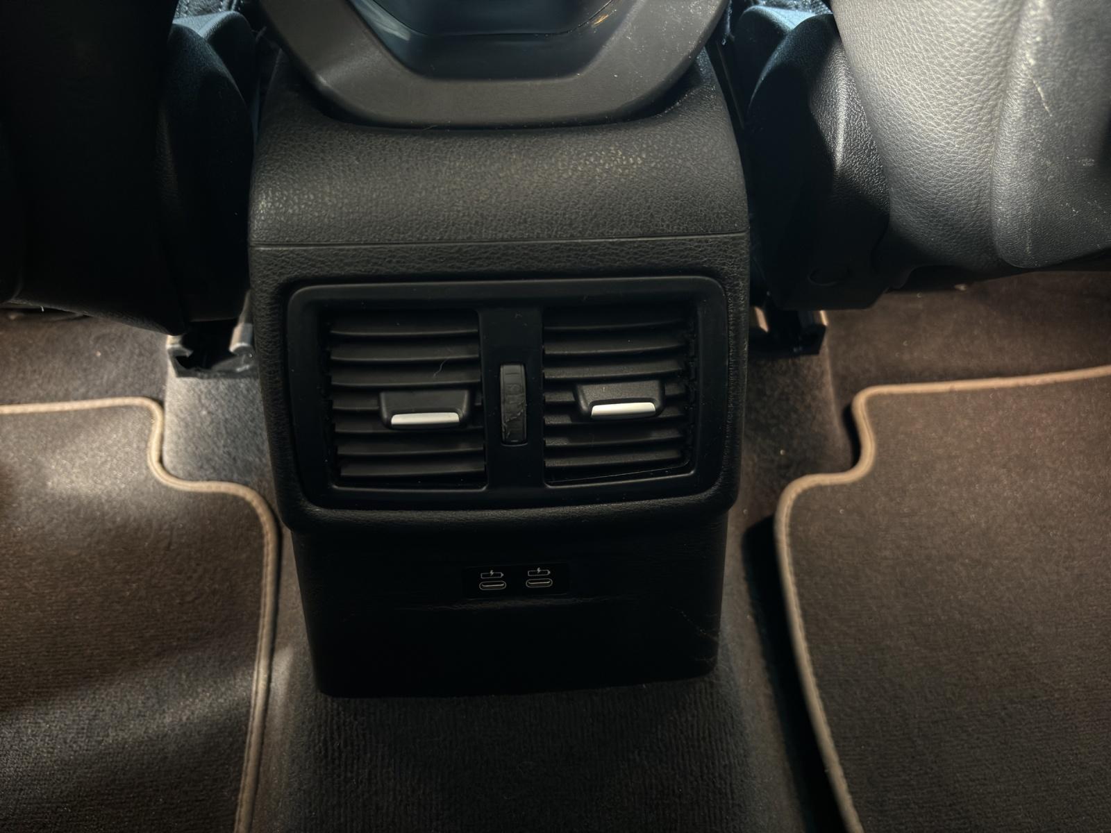 BMW X1 18i sDrive-image-21