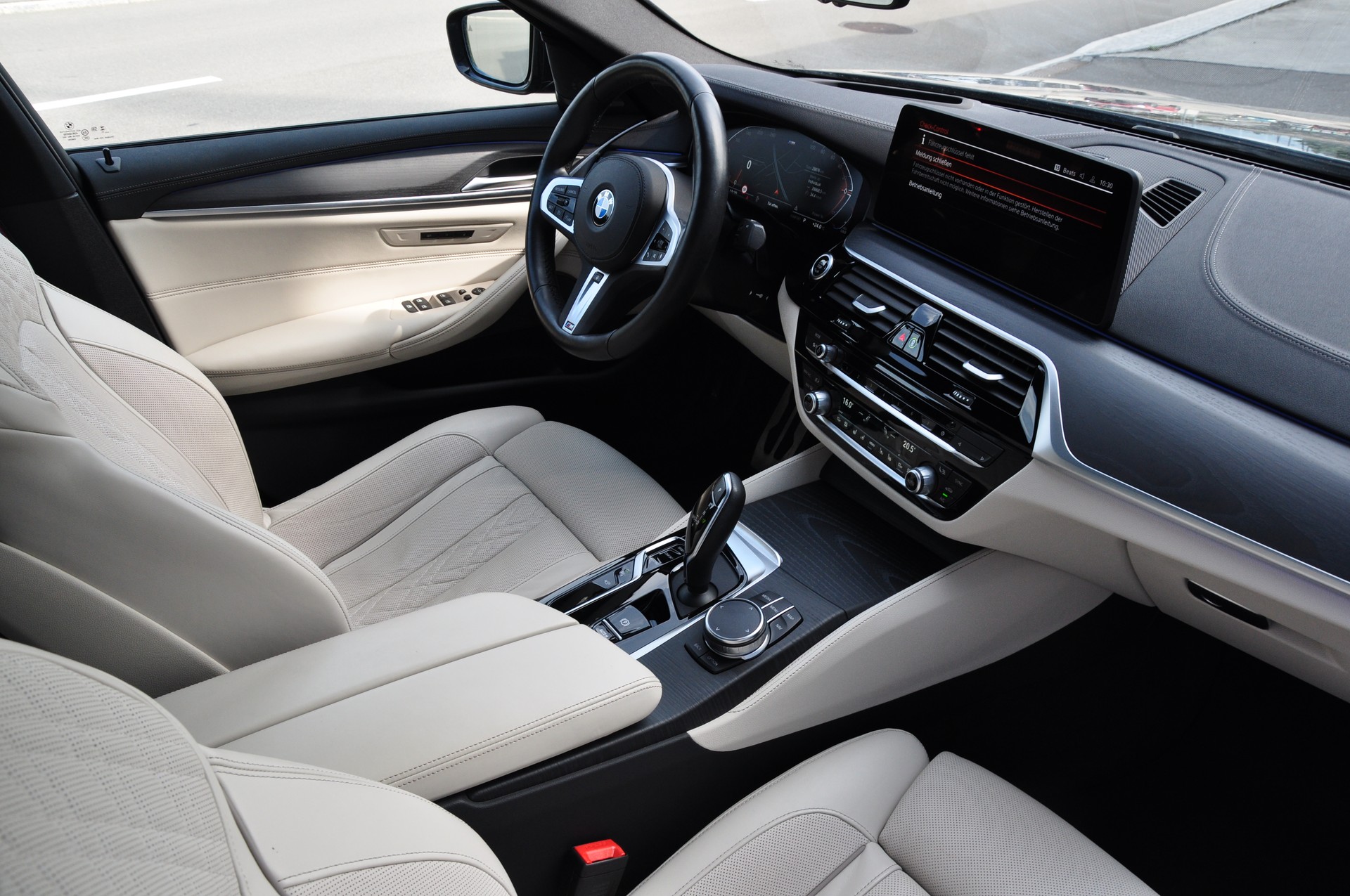 BMW 540d xDrive 48V M Sport Pro Steptronic-image-13