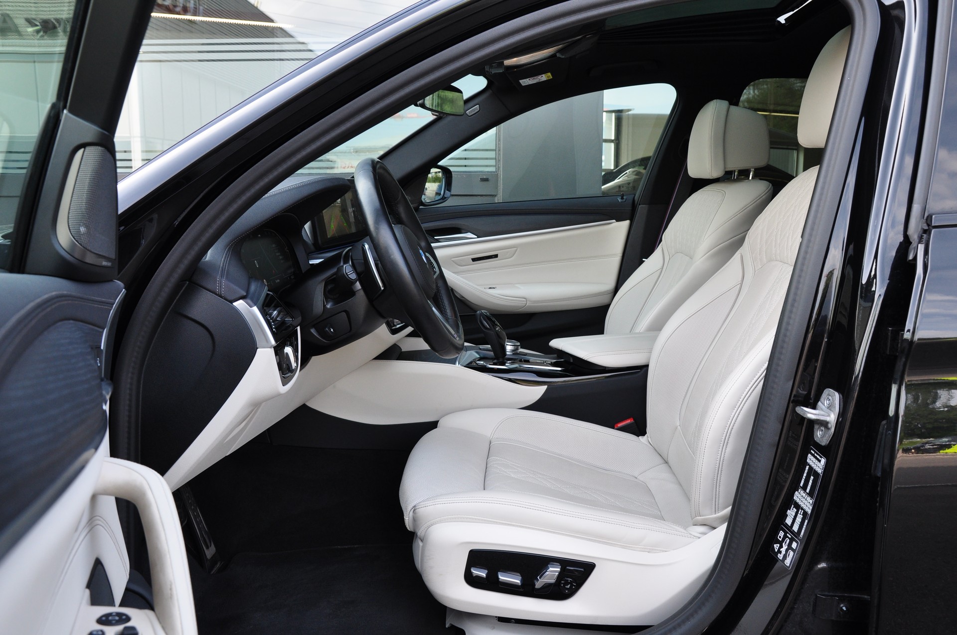 BMW 540d xDrive 48V M Sport Pro Steptronic-image-21