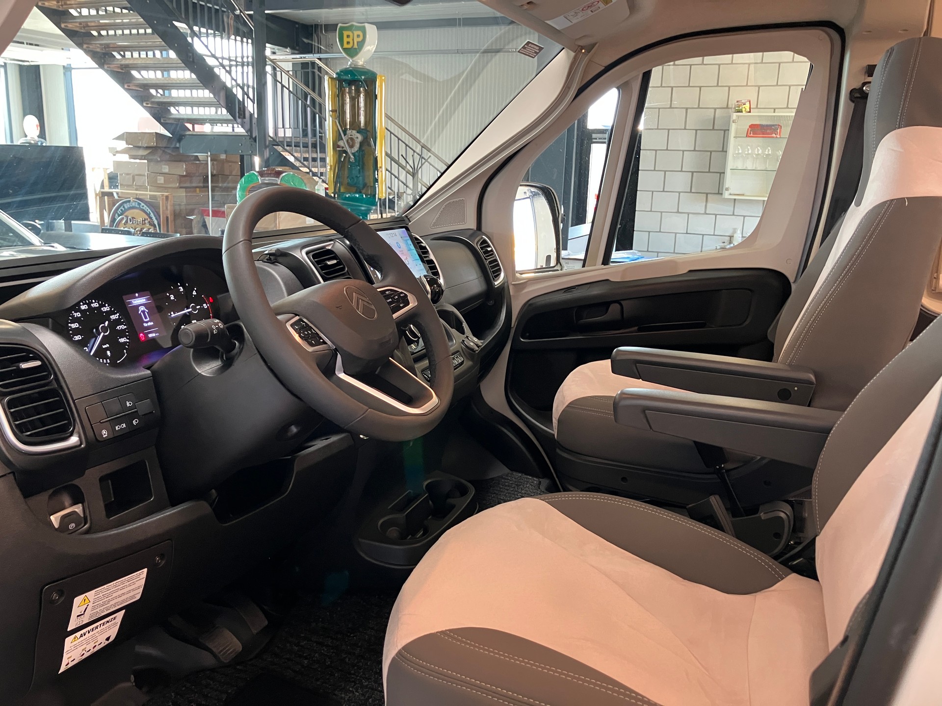 ROLLER TEAM Livingstone Duo 600 Citroen Jumper 2.2 HDI NEW MODEL-showroom-element-3