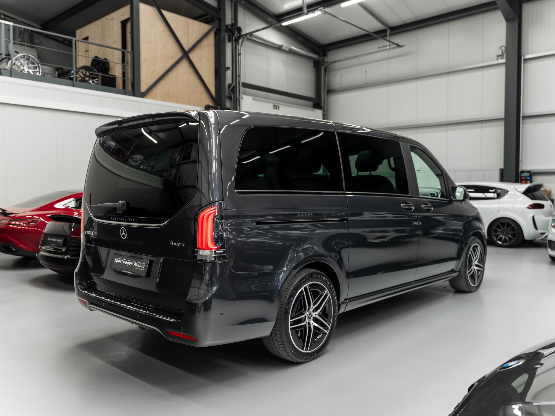 MERCEDES-BENZ V 300 d lang Exclusive 4Matic 9G-Tronic-showroom-element-3
