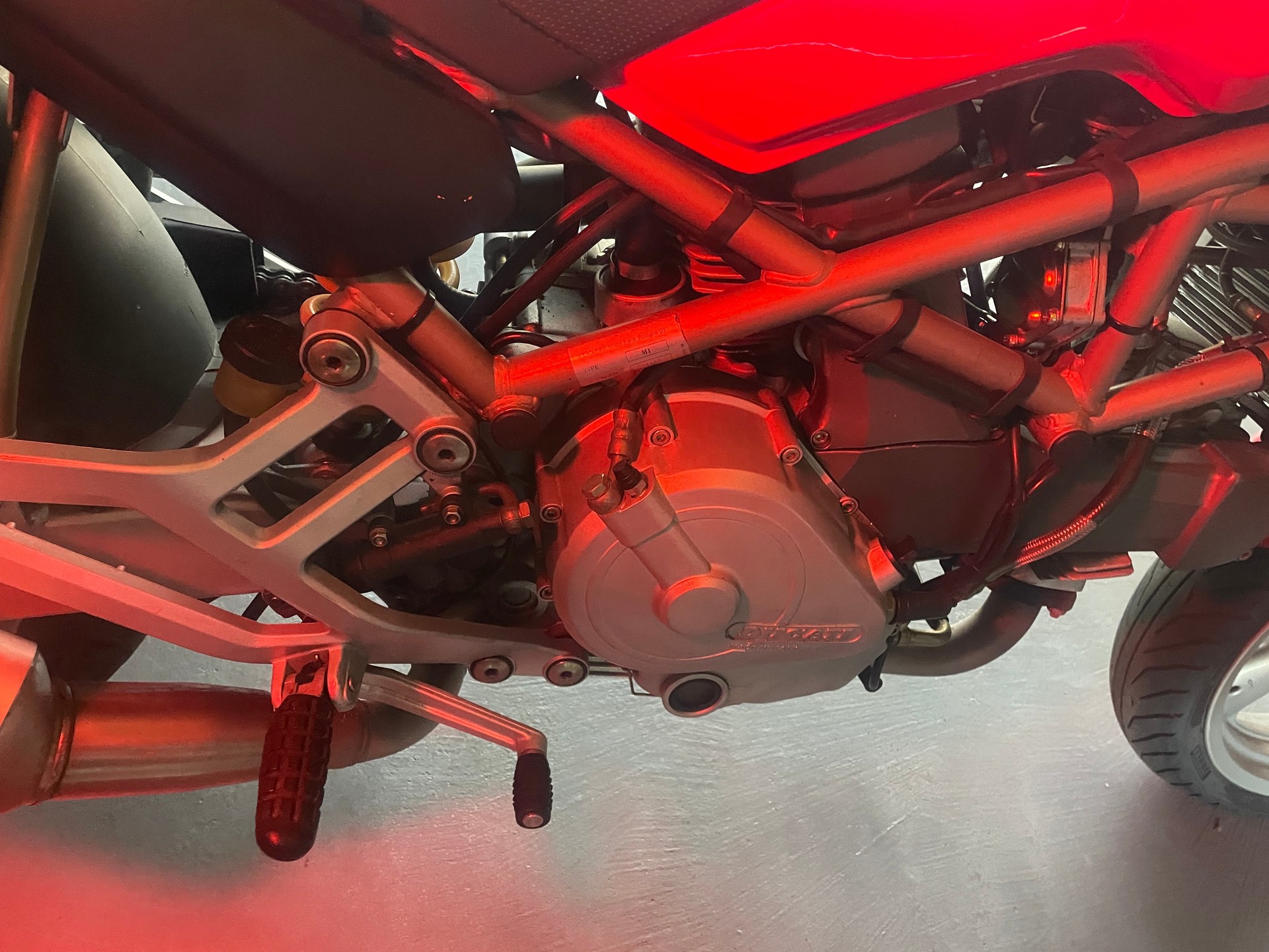 DUCATI Monster 750-image-3