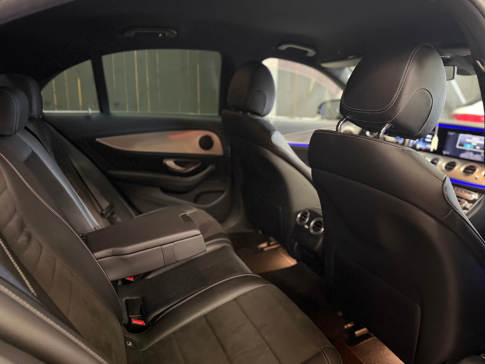 MERCEDES-BENZ E 220 d AMG Line 9G-Tronic-image-10