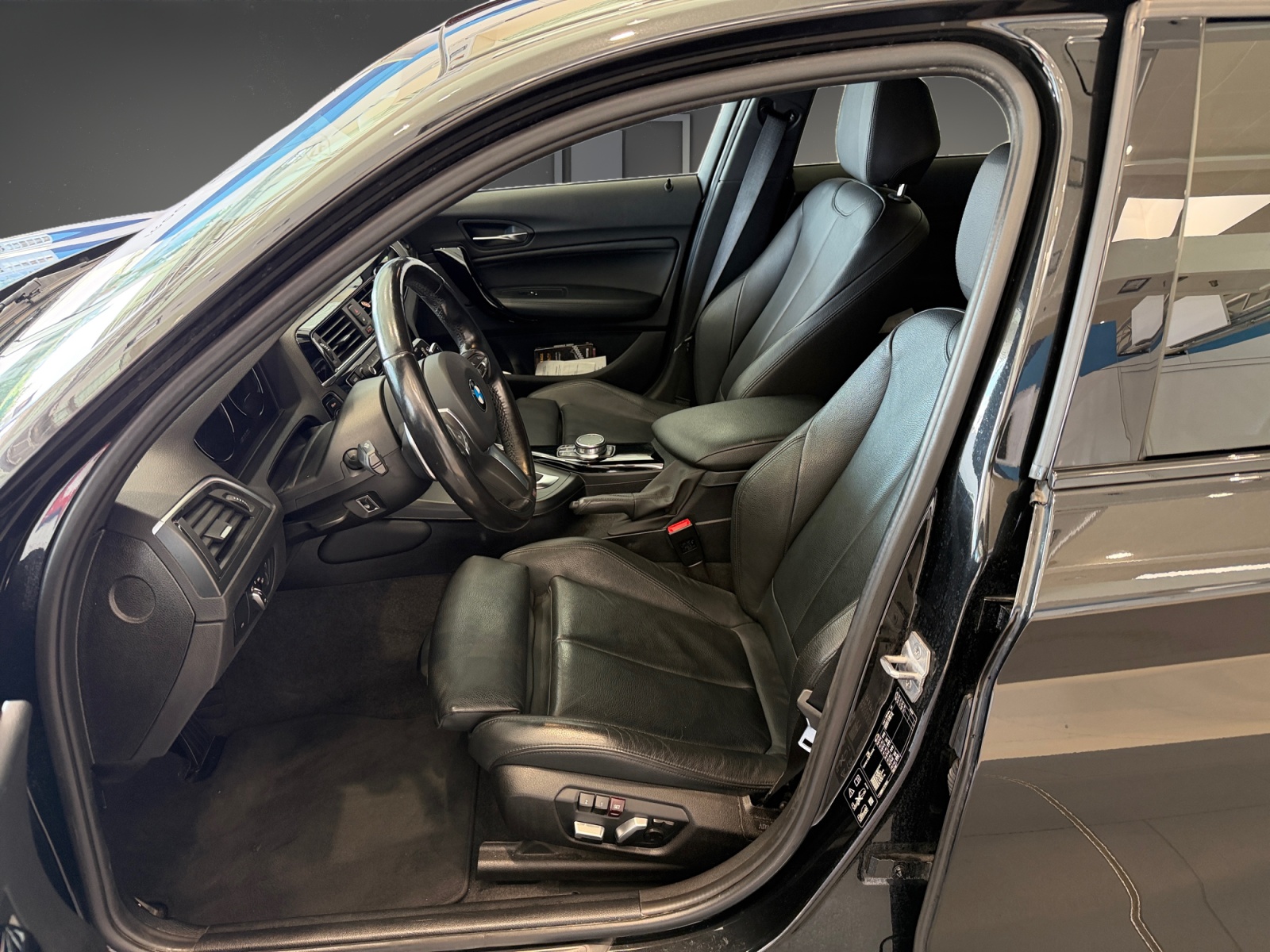 BMW M140i xDrive Steptronic-image-9