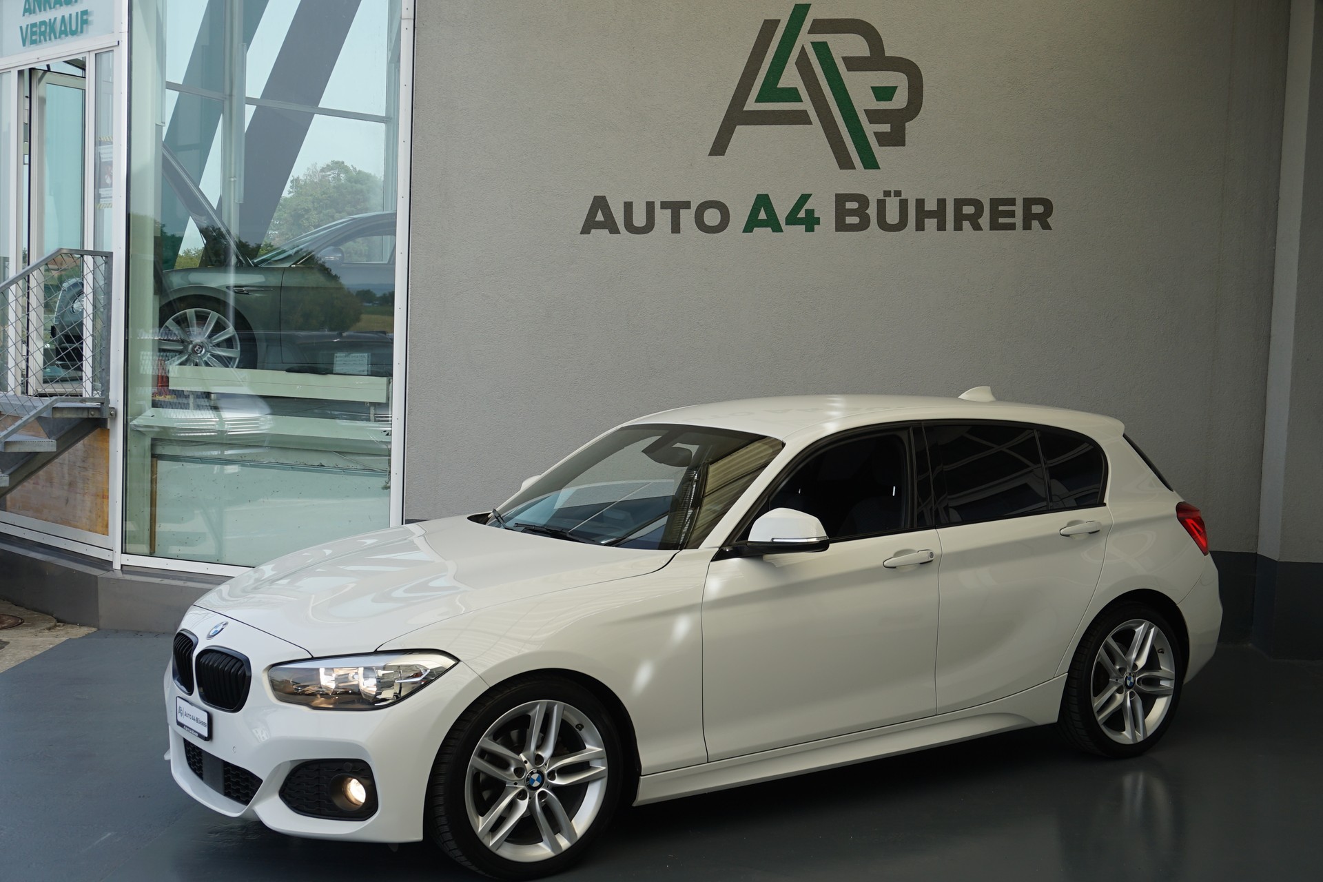 BMW 118i M Sport-showroom-element-3