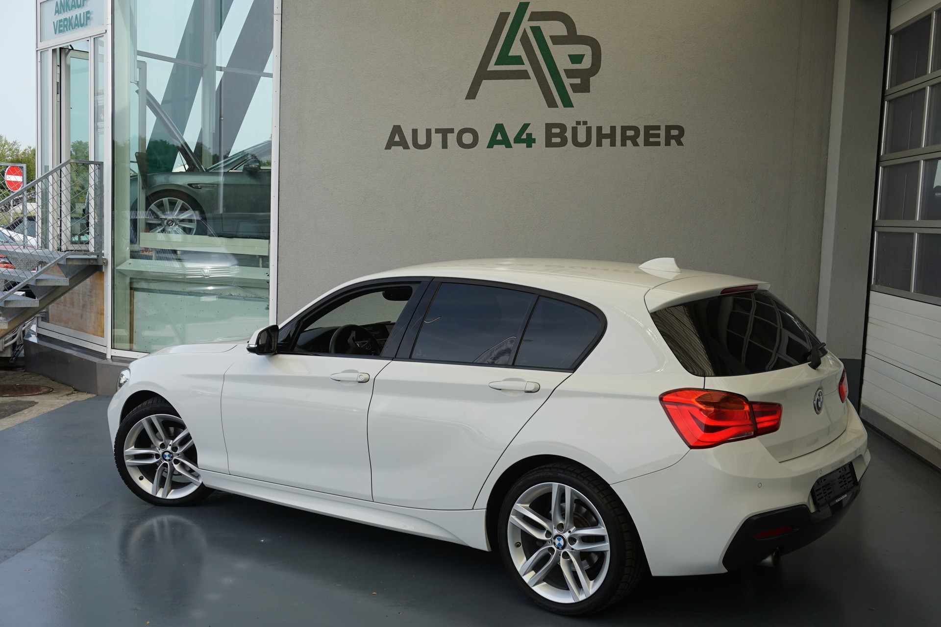 BMW 118i M Sport-image-5