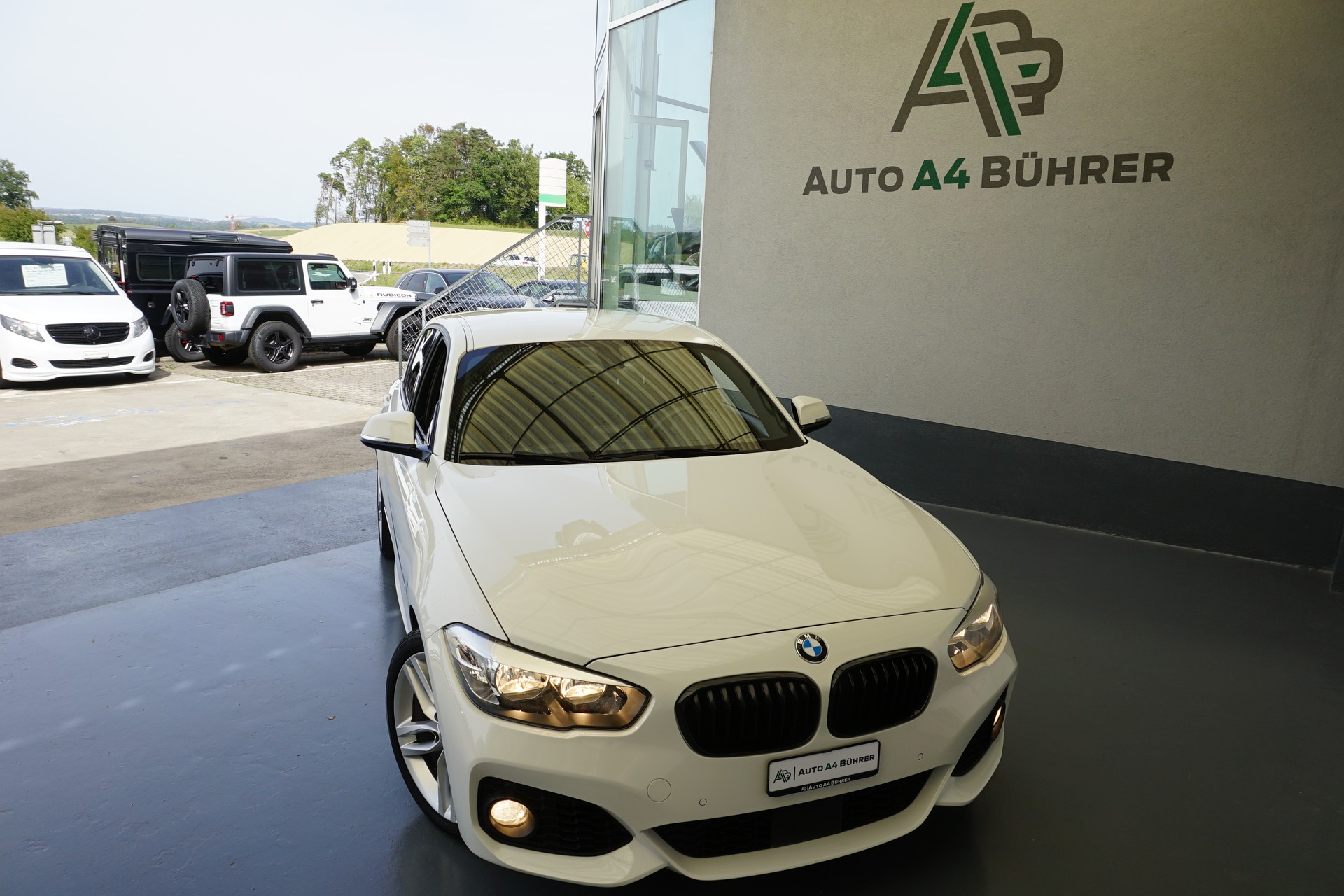 BMW 118i M Sport-showroom-element-2