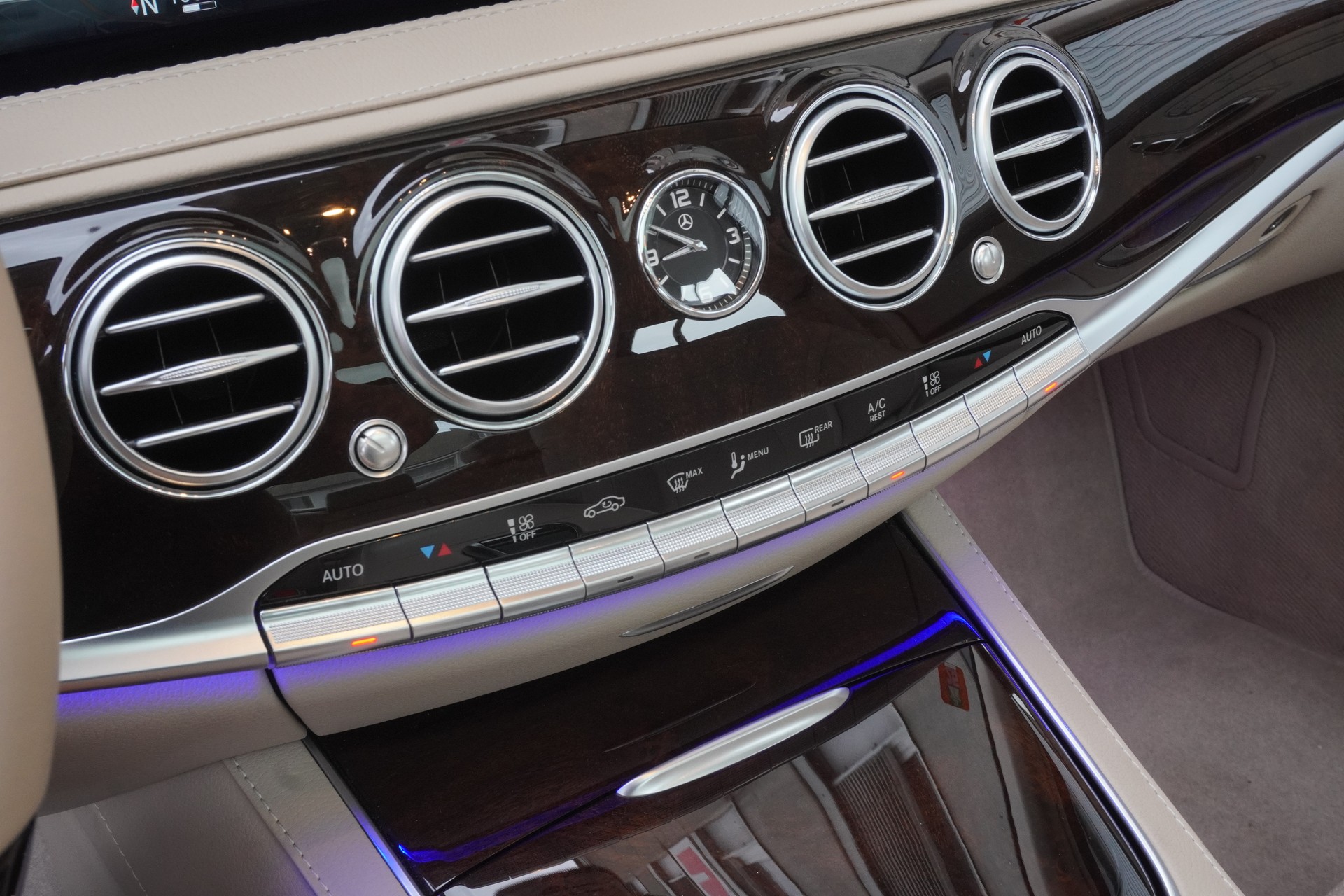 MERCEDES-BENZ S 560 4Matic 9G-Tronic-image-13