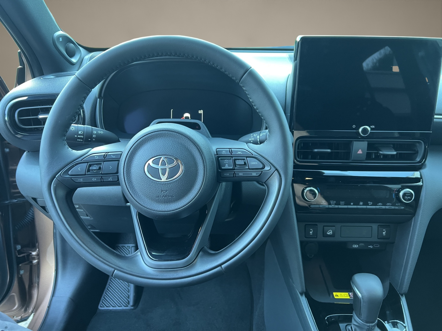 TOYOTA Yaris Cross 1.5 VVT-i HSD Premium AWD-i-image-11
