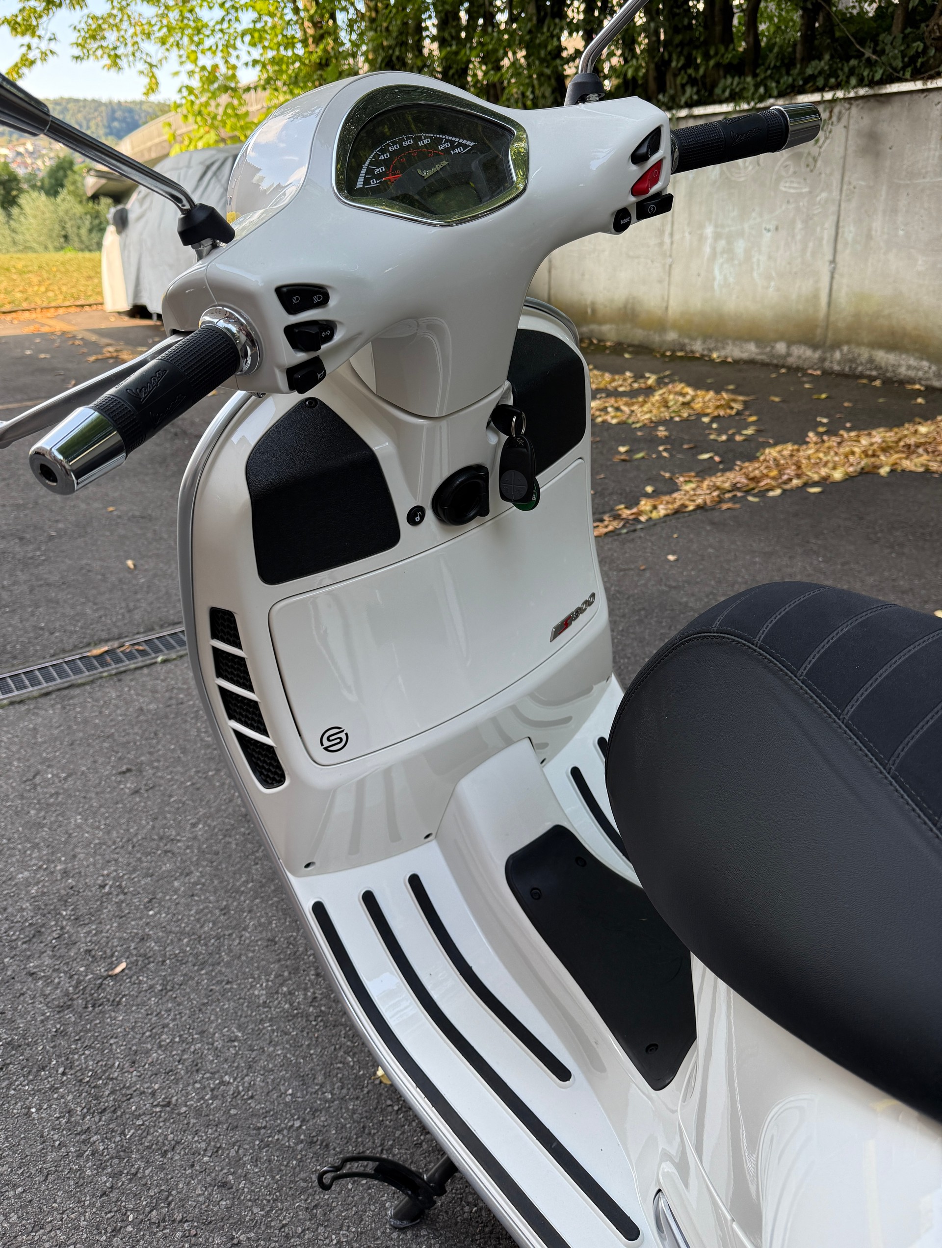PIAGGIO Vespa GTS 300 Super Sport ABS-image-1