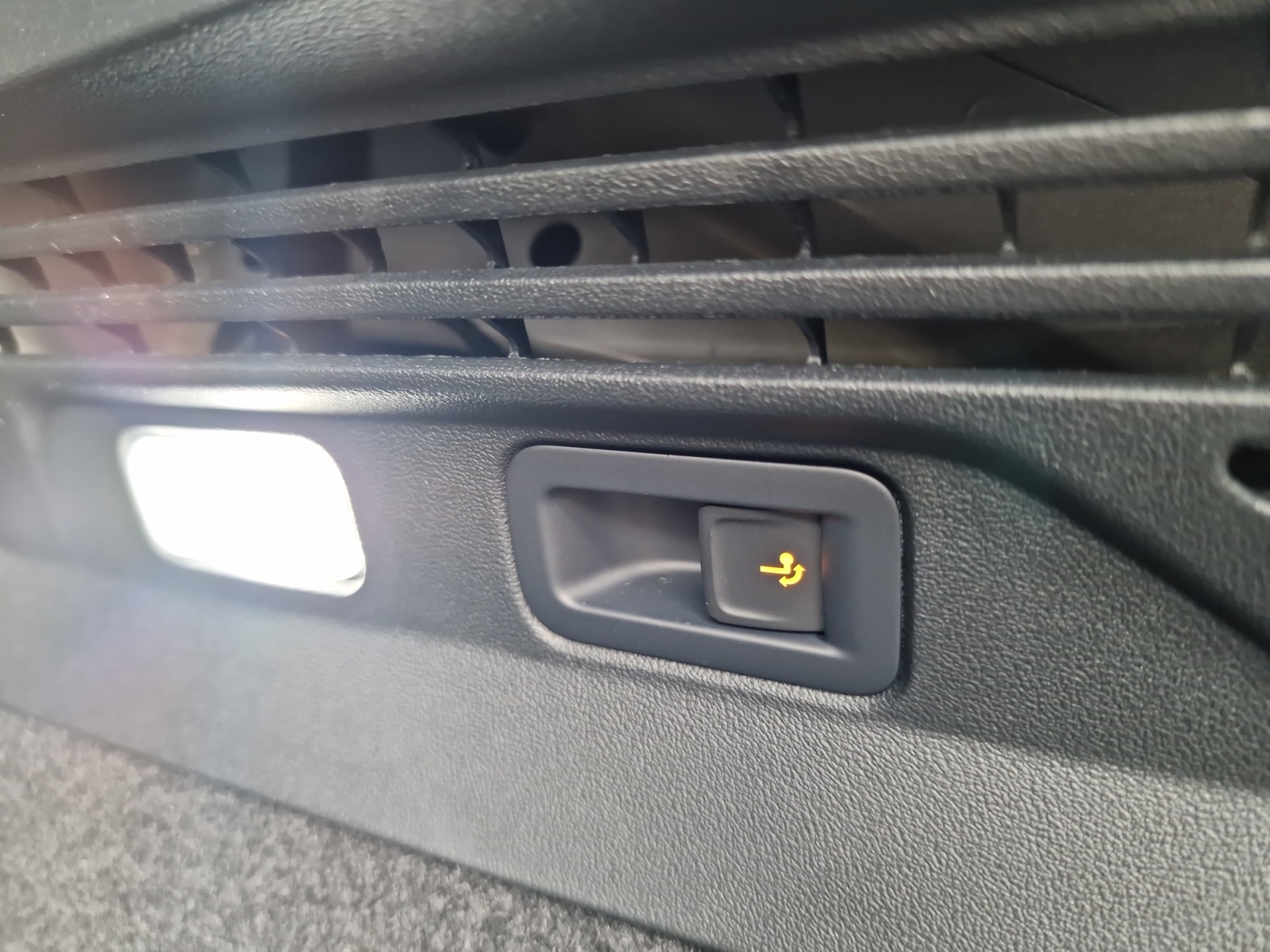VW ID.4 Pro 77 kWh 4x4 Panorama AHK MY2027-image-27