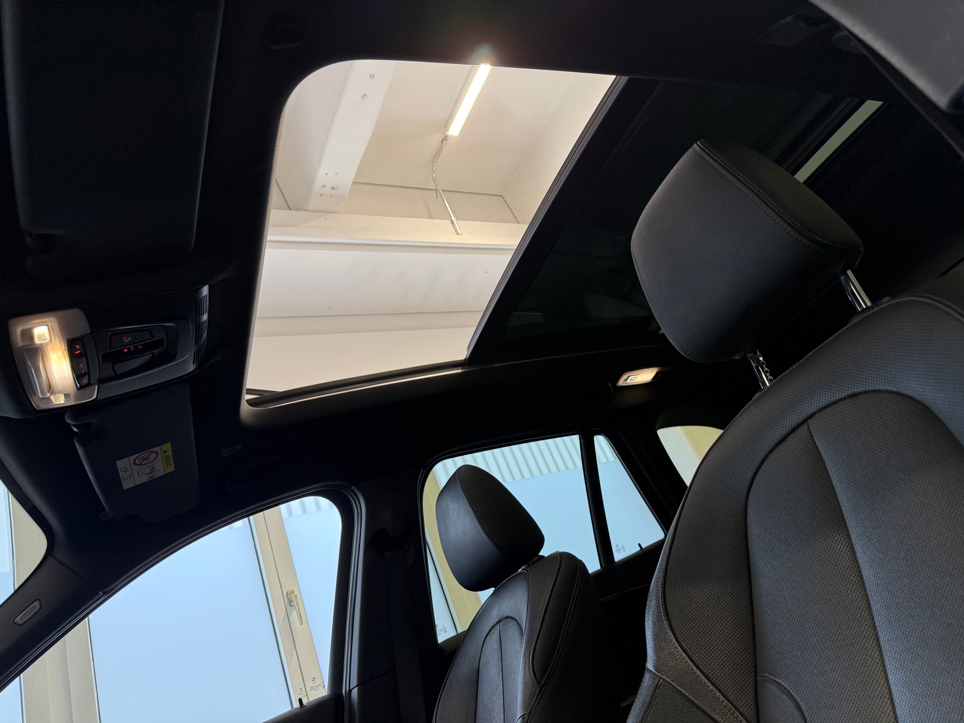 BMW X1 xDrive 20i Sport Line Steptronic-image-16