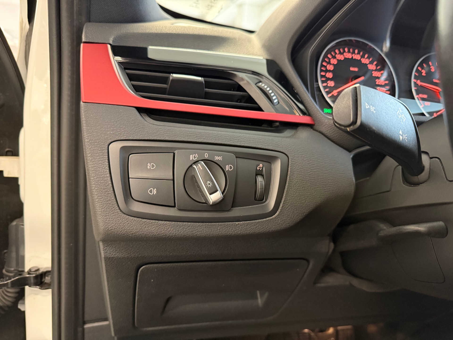 BMW X1 xDrive 20i Sport Line Steptronic-image-12