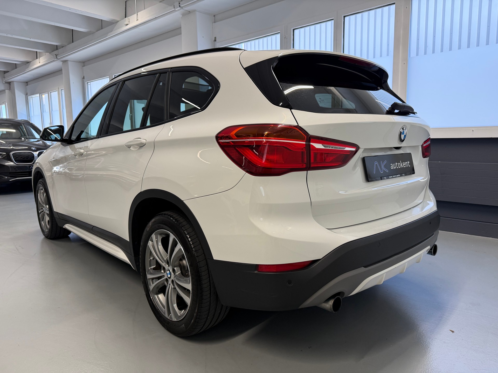 BMW X1 xDrive 20i Sport Line Steptronic-showroom-element-3