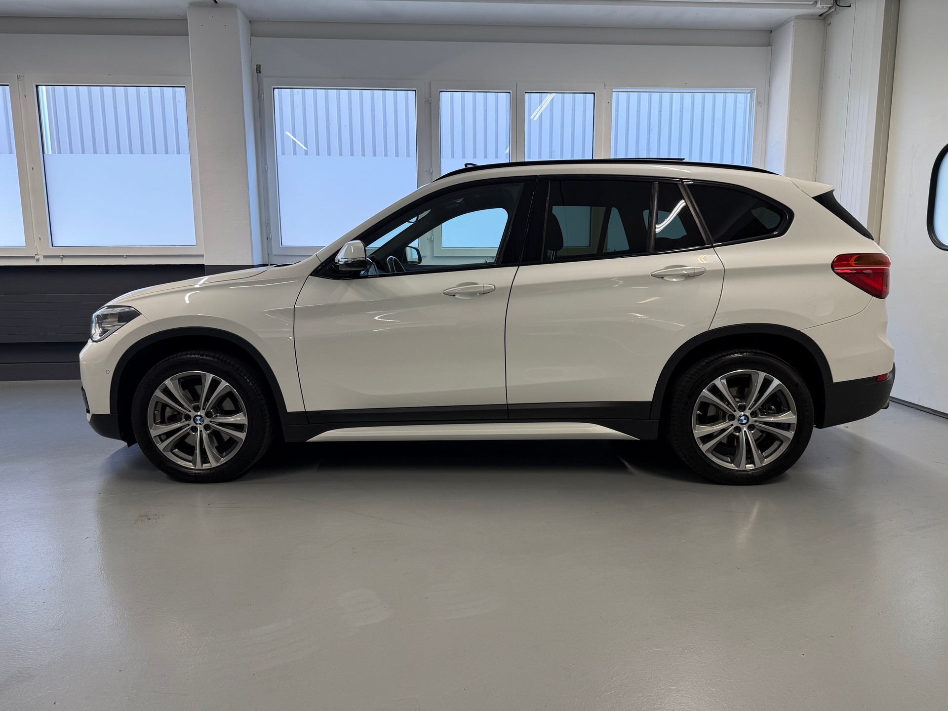 BMW X1 xDrive 20i Sport Line Steptronic-showroom-element-2