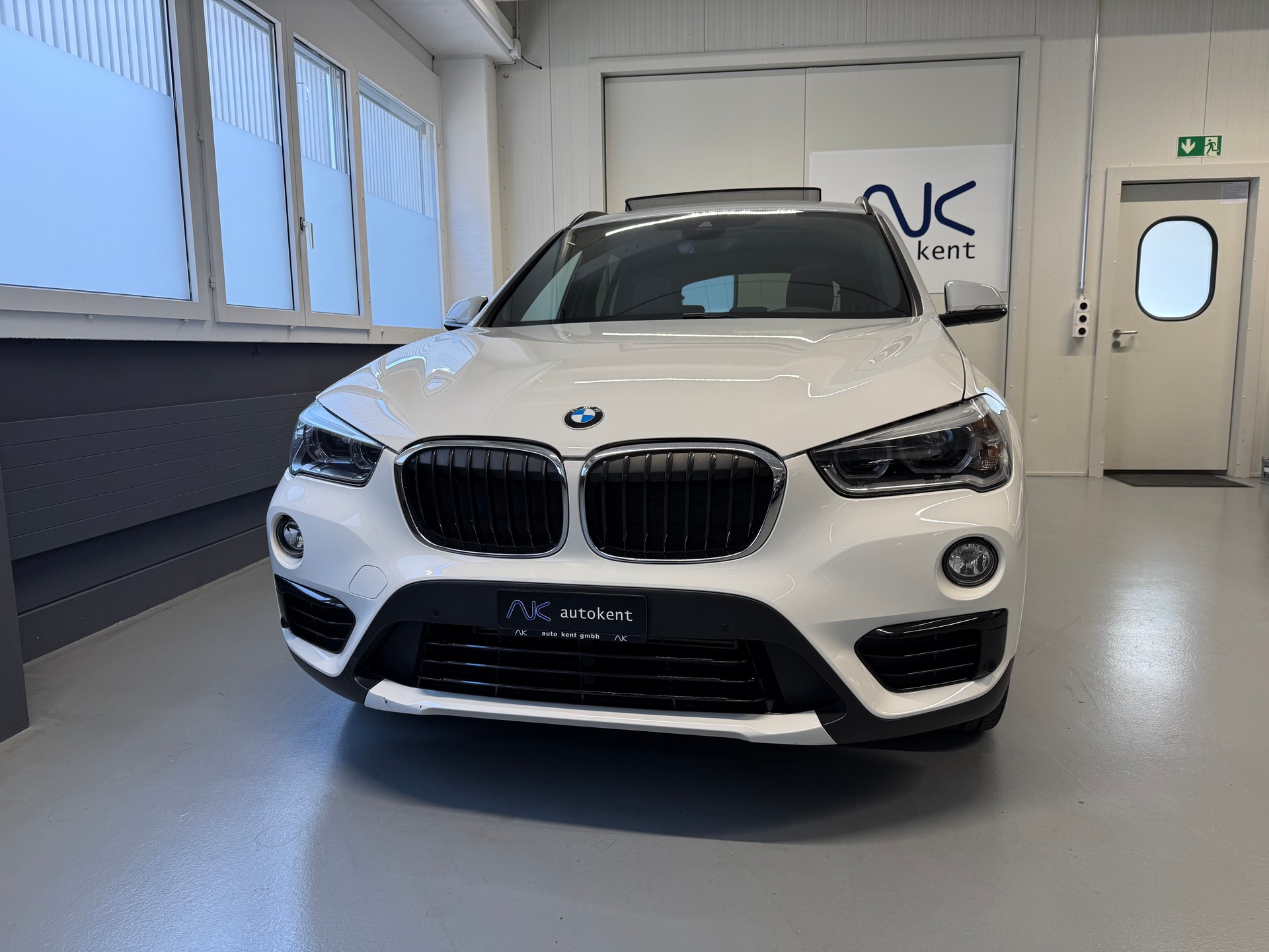 BMW X1 xDrive 20i Sport Line Steptronic-showroom-element-1