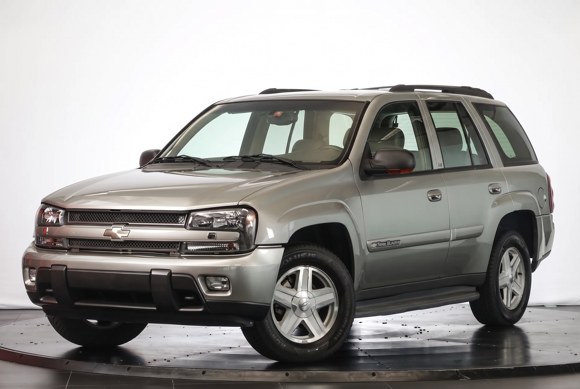 CHEVROLET TrailBlazer 4.2 LTZ Sièges électriques chauffants / Régulateur / Vitres teintées-showroom-element-3