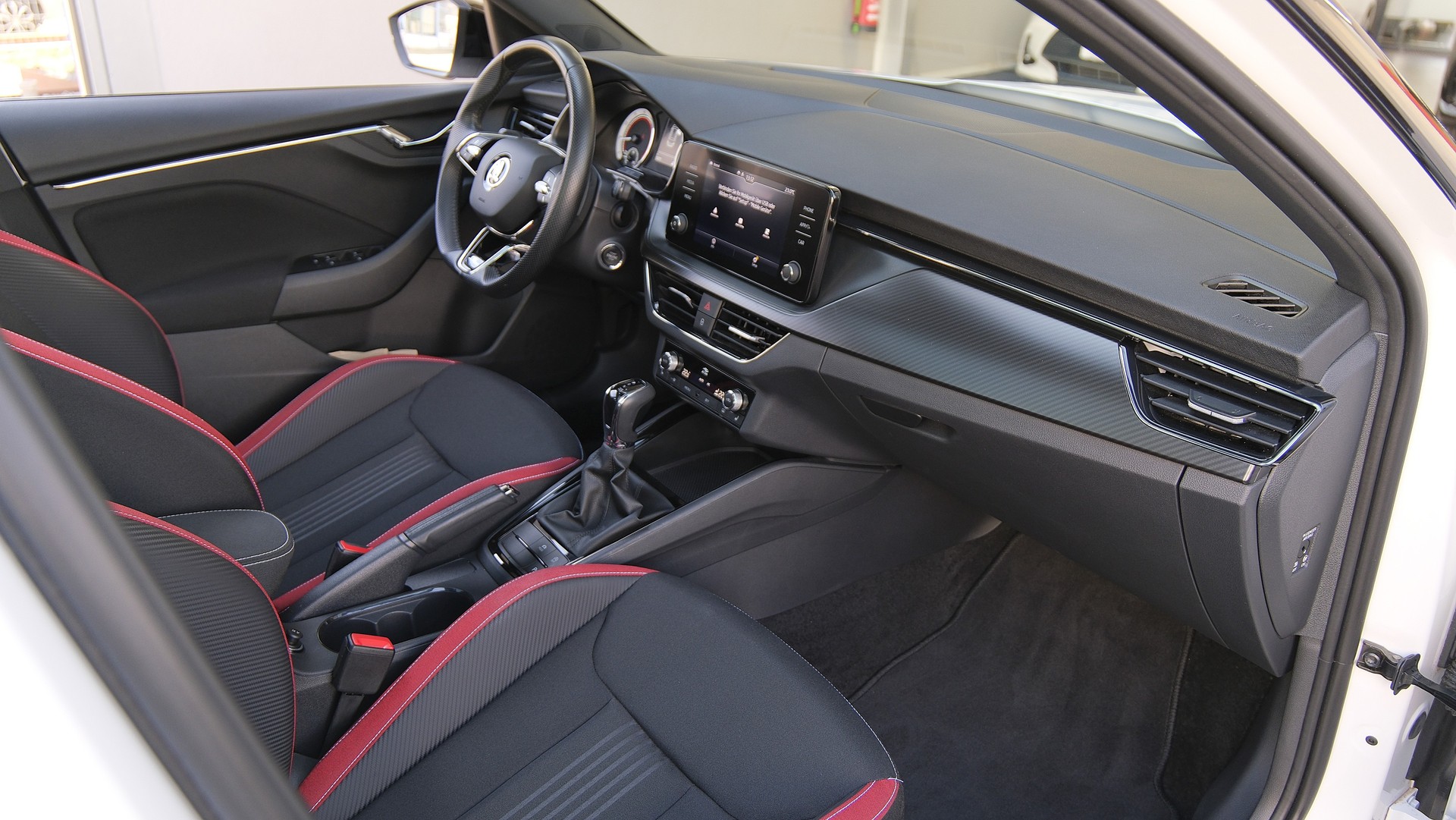 SKODA Kamiq 1.5 TSI Monte Carlo DSG-image-12