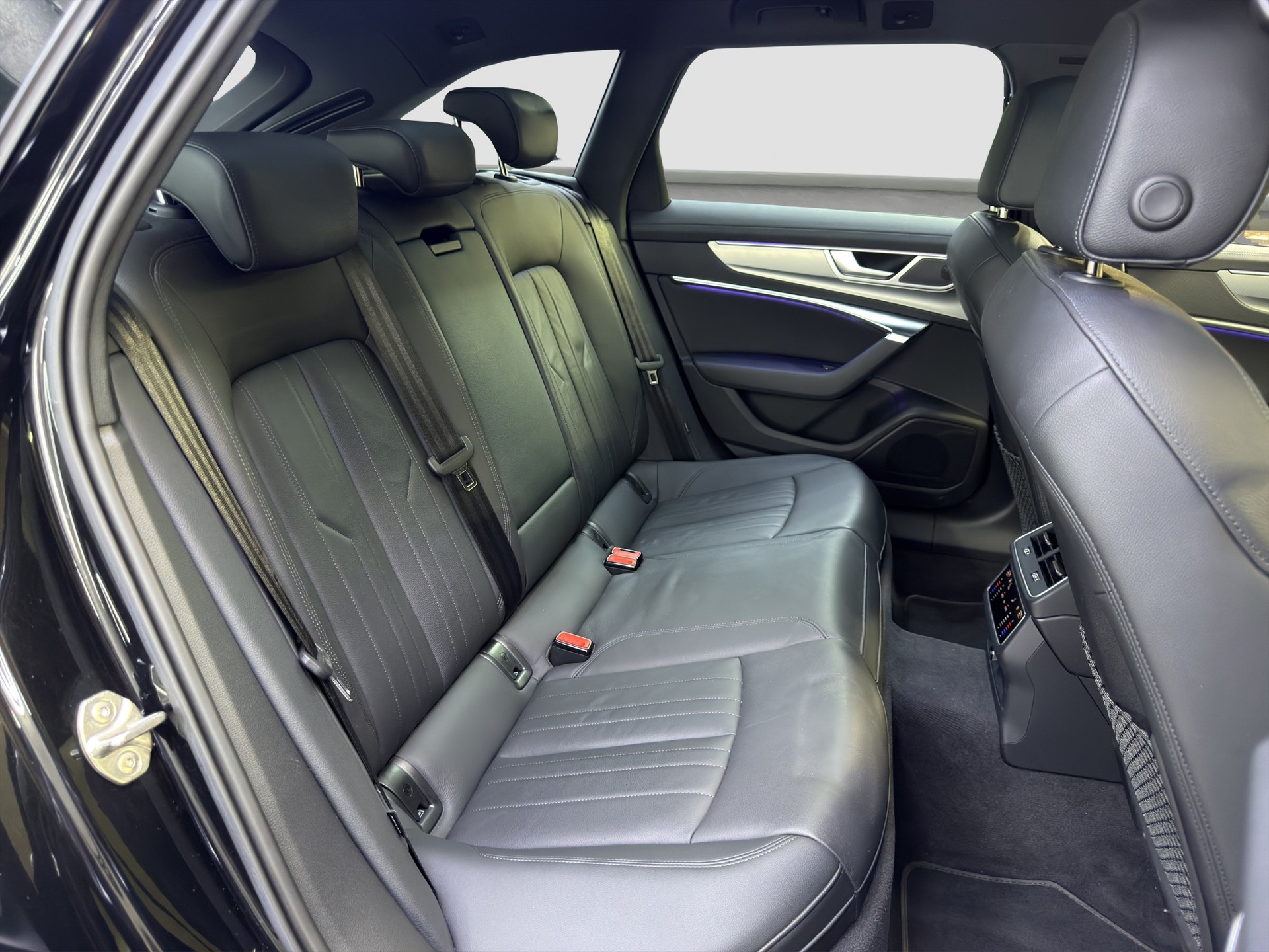 AUDI A6 Avant 45 TDI Design quattro tiptronic-image-14