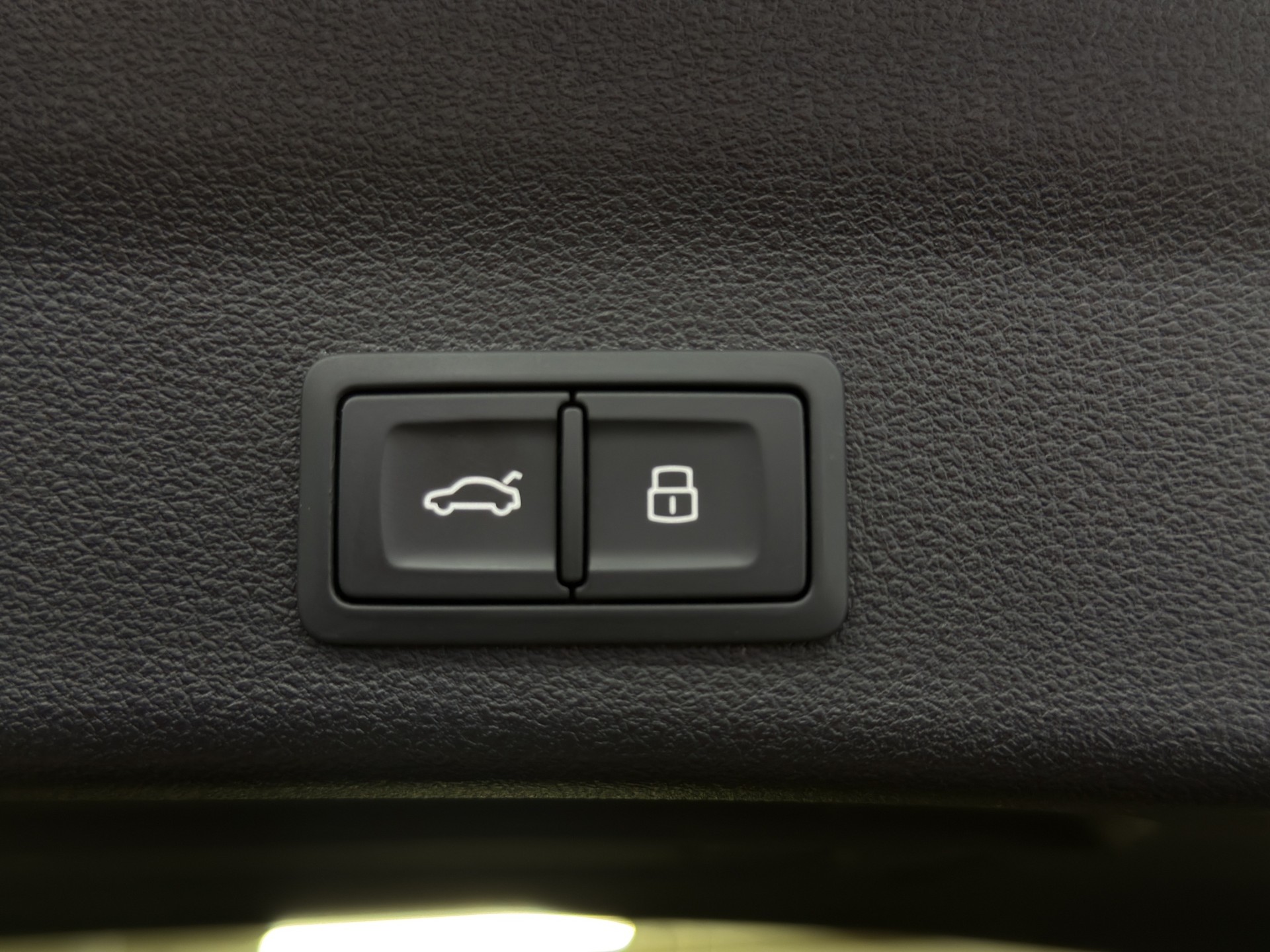 AUDI A6 Avant 45 TDI Design quattro tiptronic-image-32