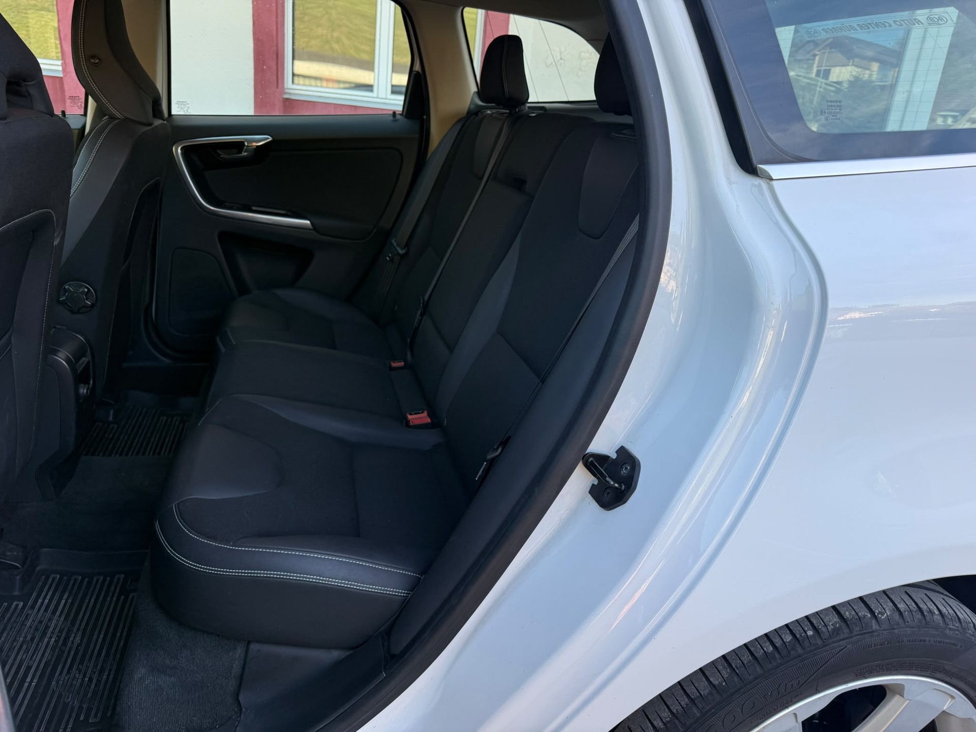 VOLVO XC60 D4 AWD Husky Edition Geartronic-image-8