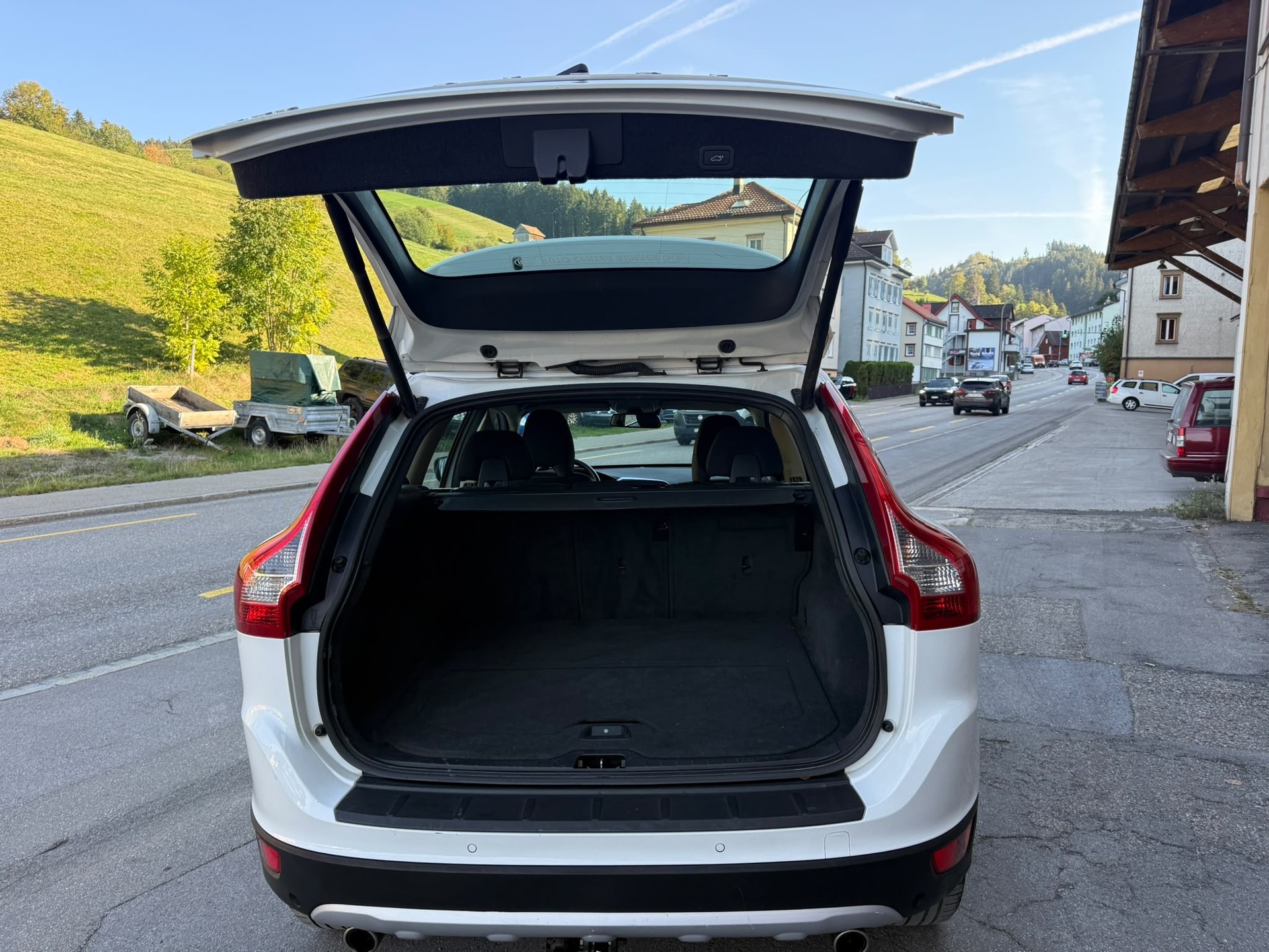 VOLVO XC60 D4 AWD Husky Edition Geartronic-image-7