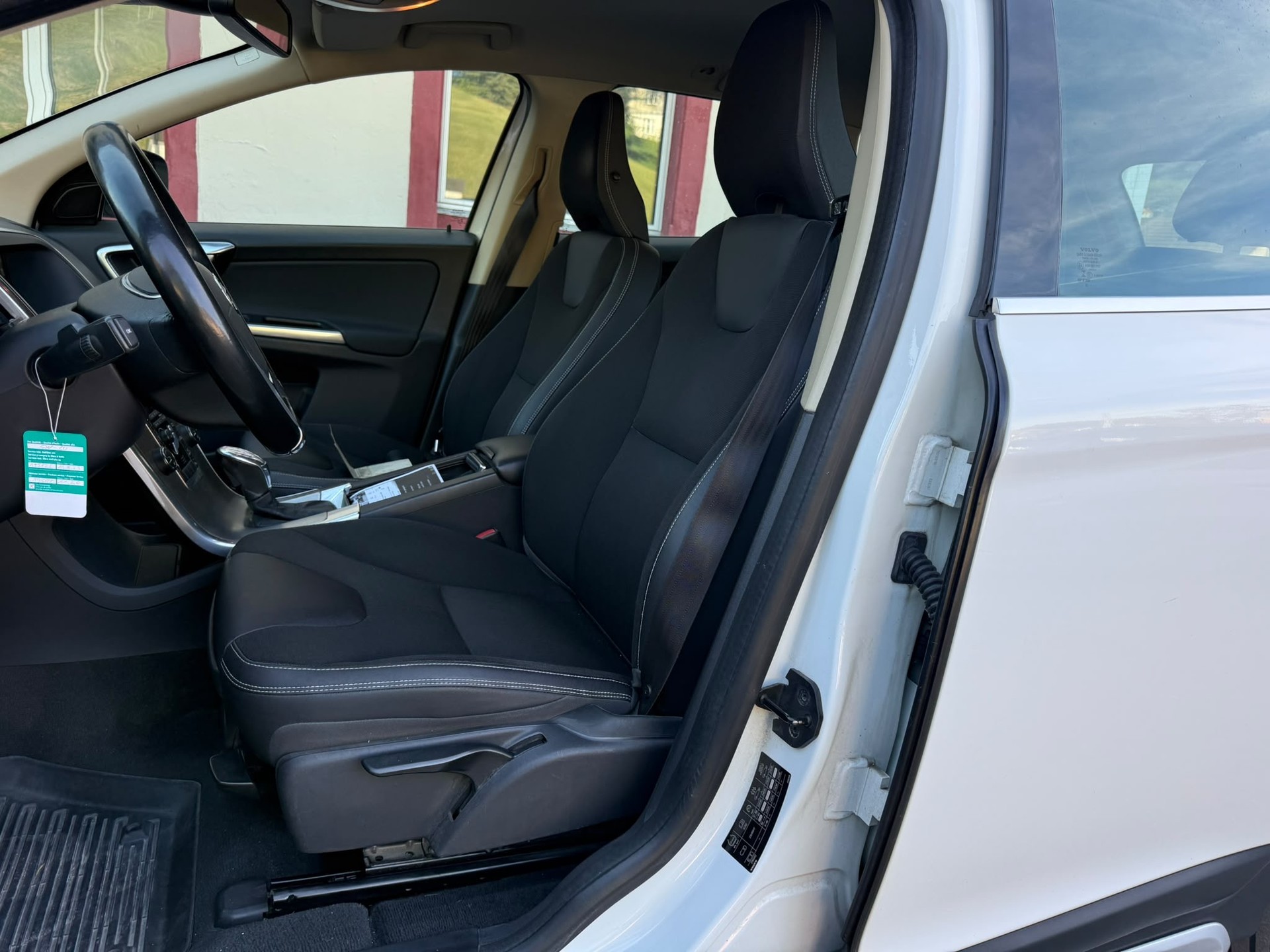 VOLVO XC60 D4 AWD Husky Edition Geartronic-image-6