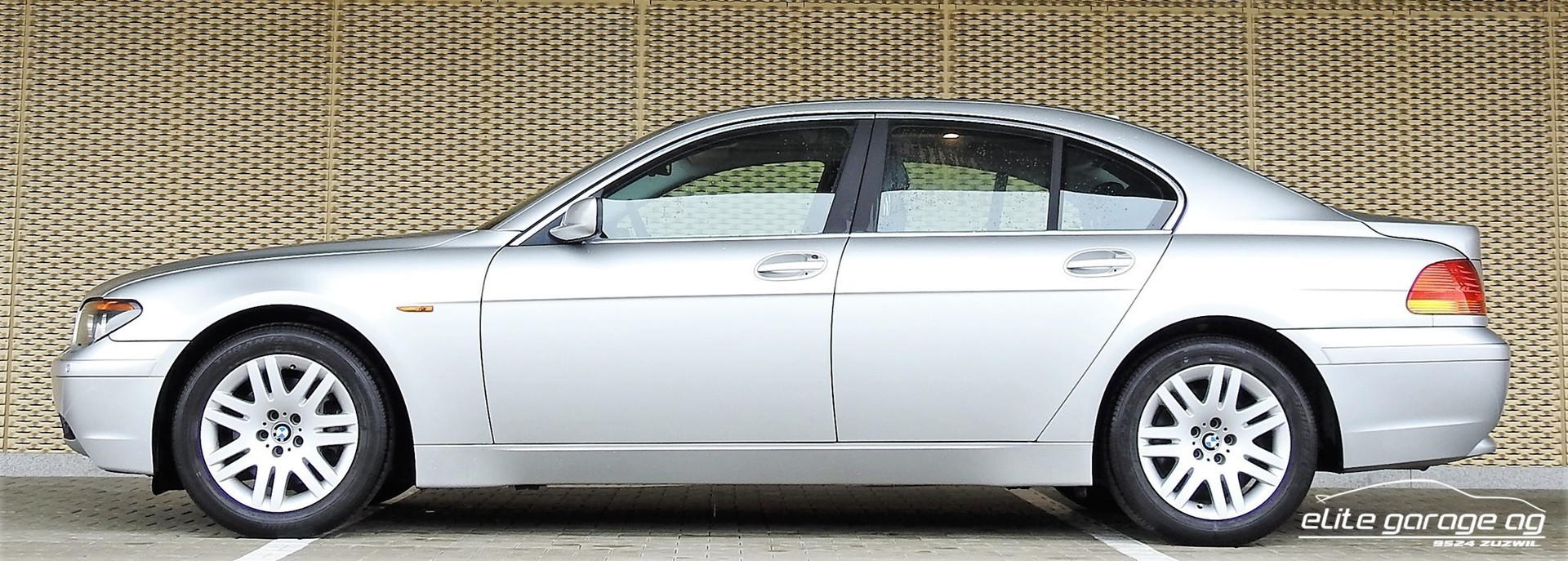 BMW 745i-image-2