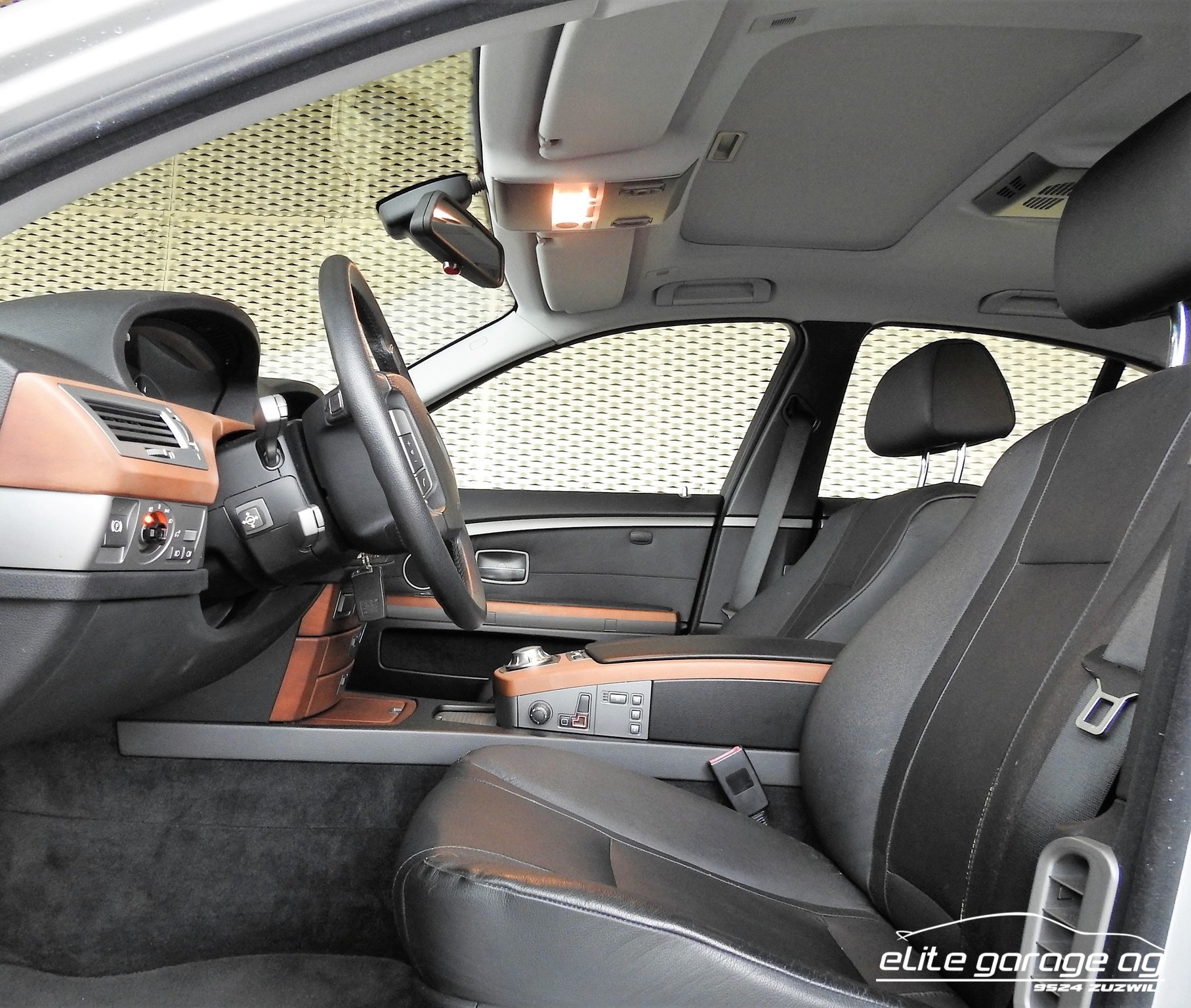BMW 745i-image-7