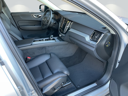 VOLVO XC60 T6 eAWD Ultra Dark-image-6