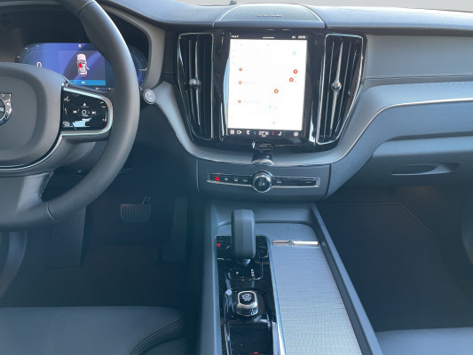 VOLVO XC60 T6 eAWD Ultra Dark-image-5