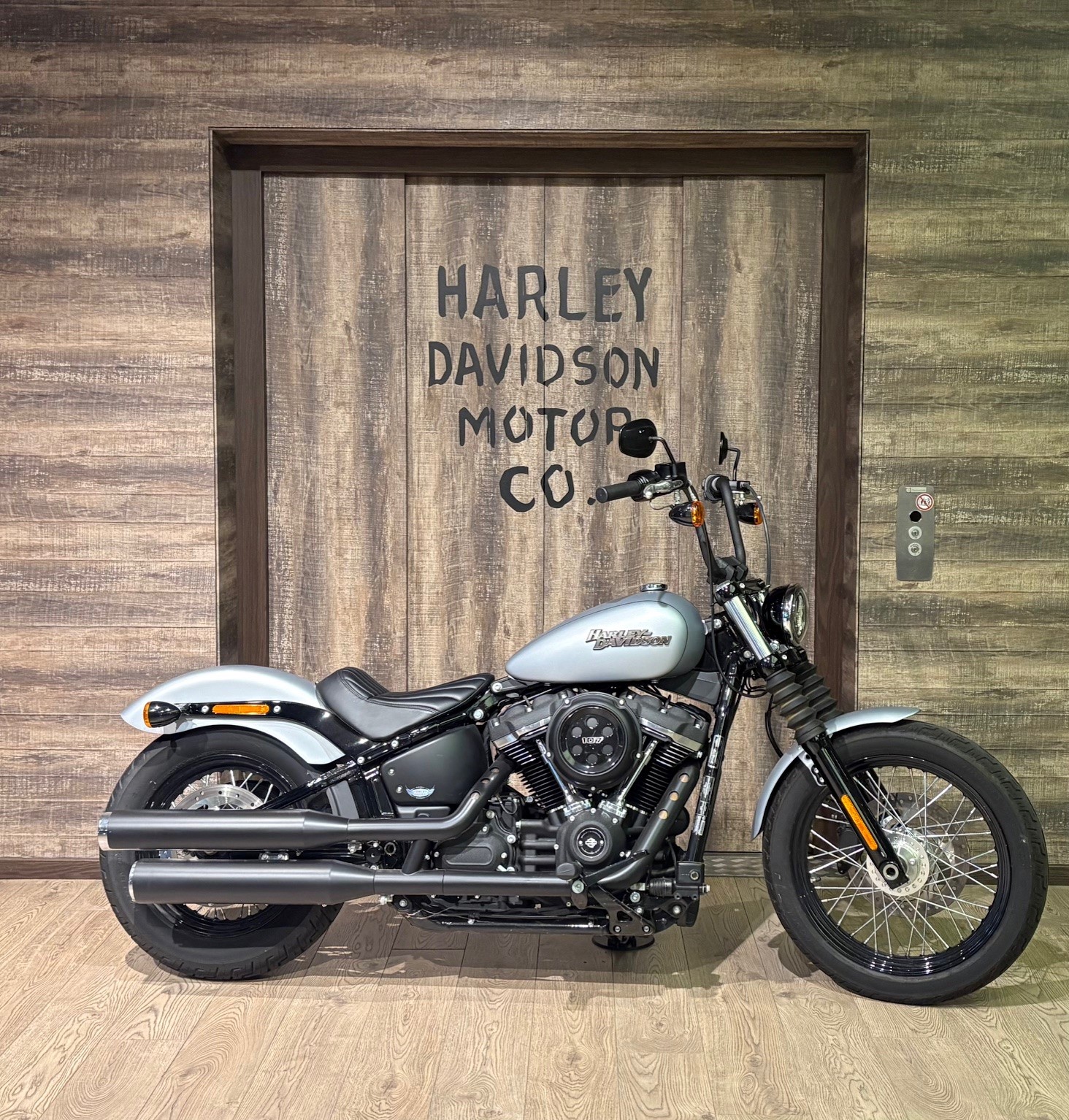 HARLEY-DAVIDSON FXBB Street Bob 107 ABS-image-0