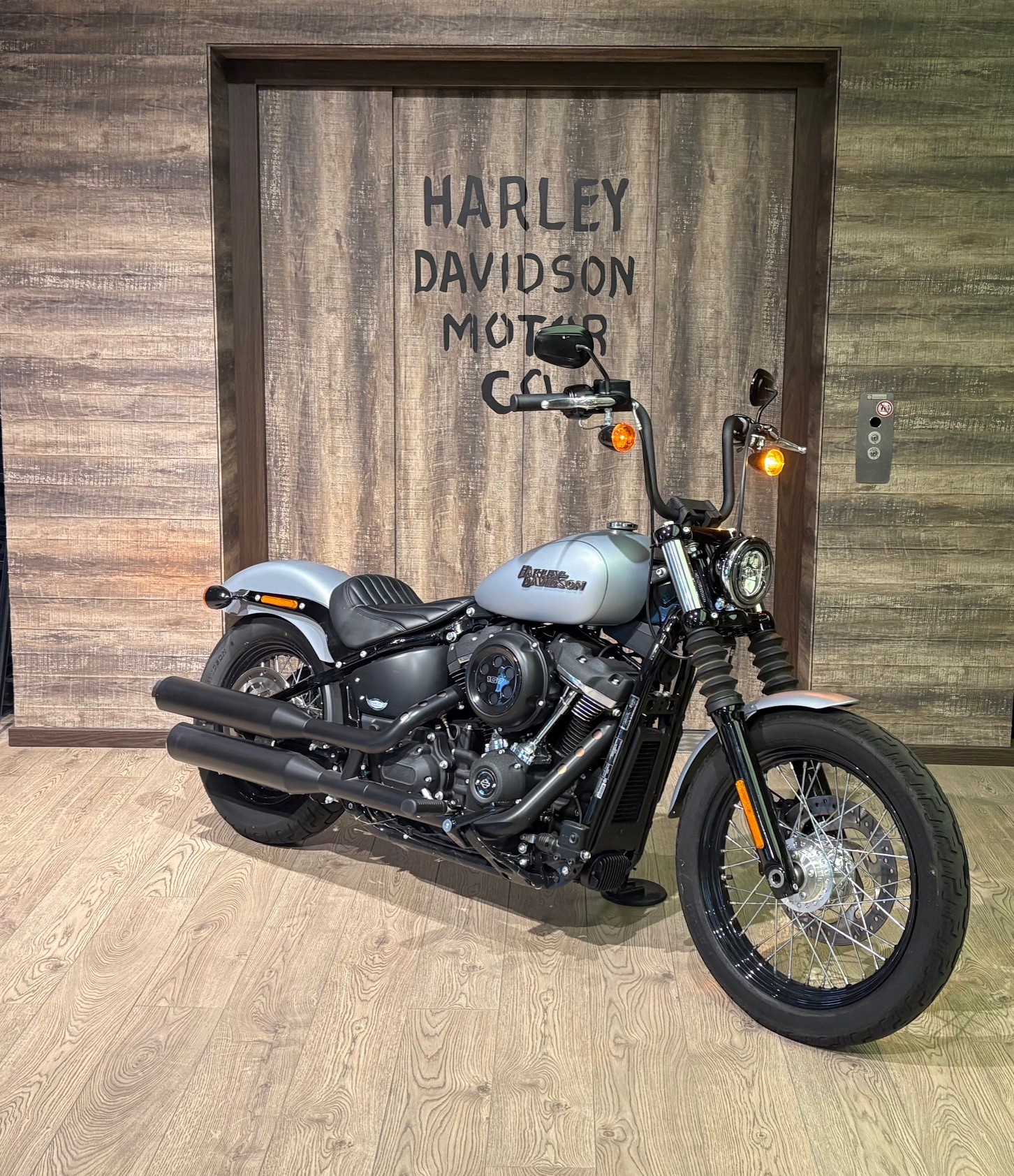 HARLEY-DAVIDSON FXBB Street Bob 107 ABS-image-1
