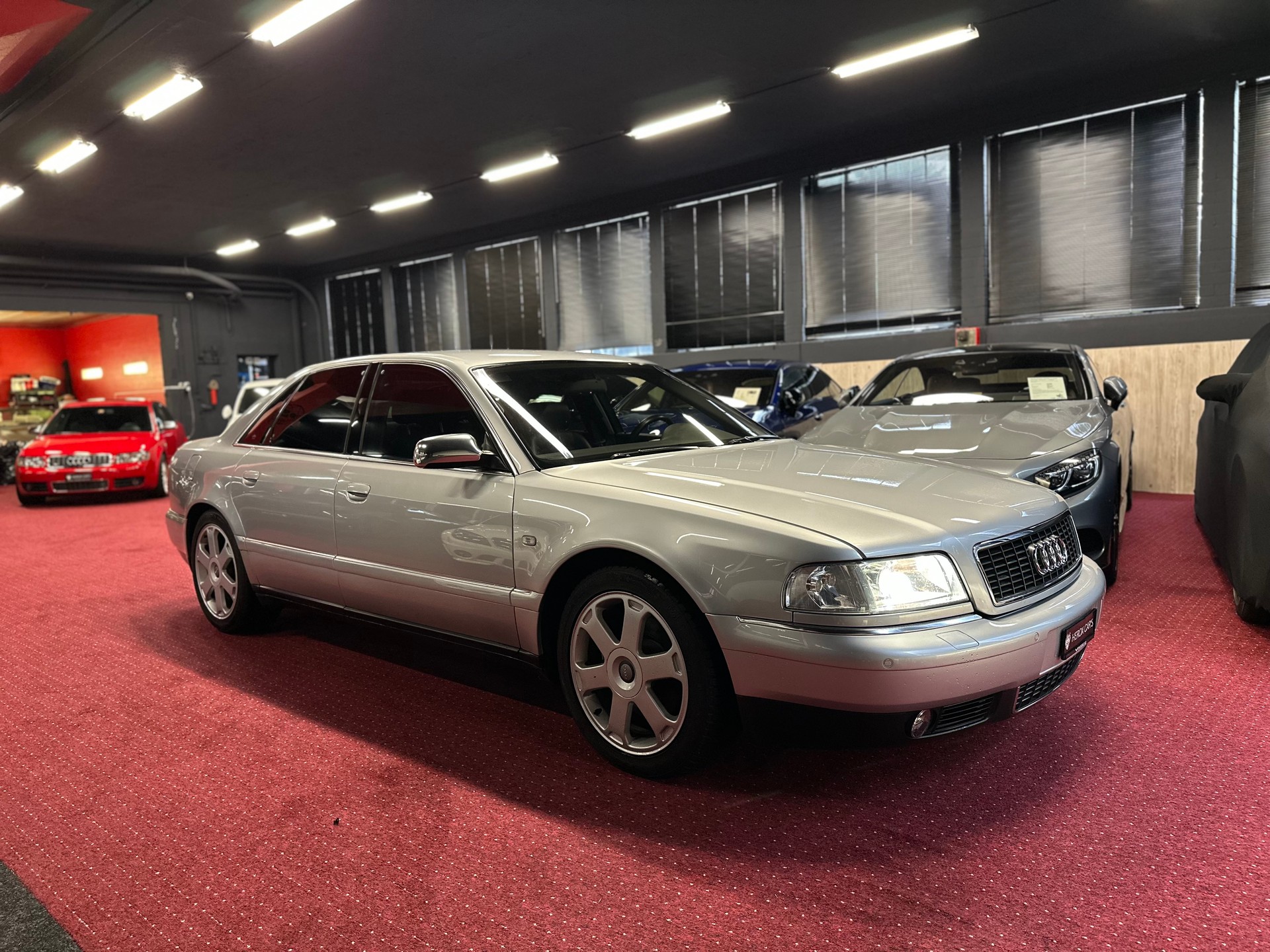 AUDI S8 D2 4.2 V8 Quattro ** Garantierte KM ** Neuwertiger-Zustand ** Lückenlose Boardunterlagen **-showroom-element-3