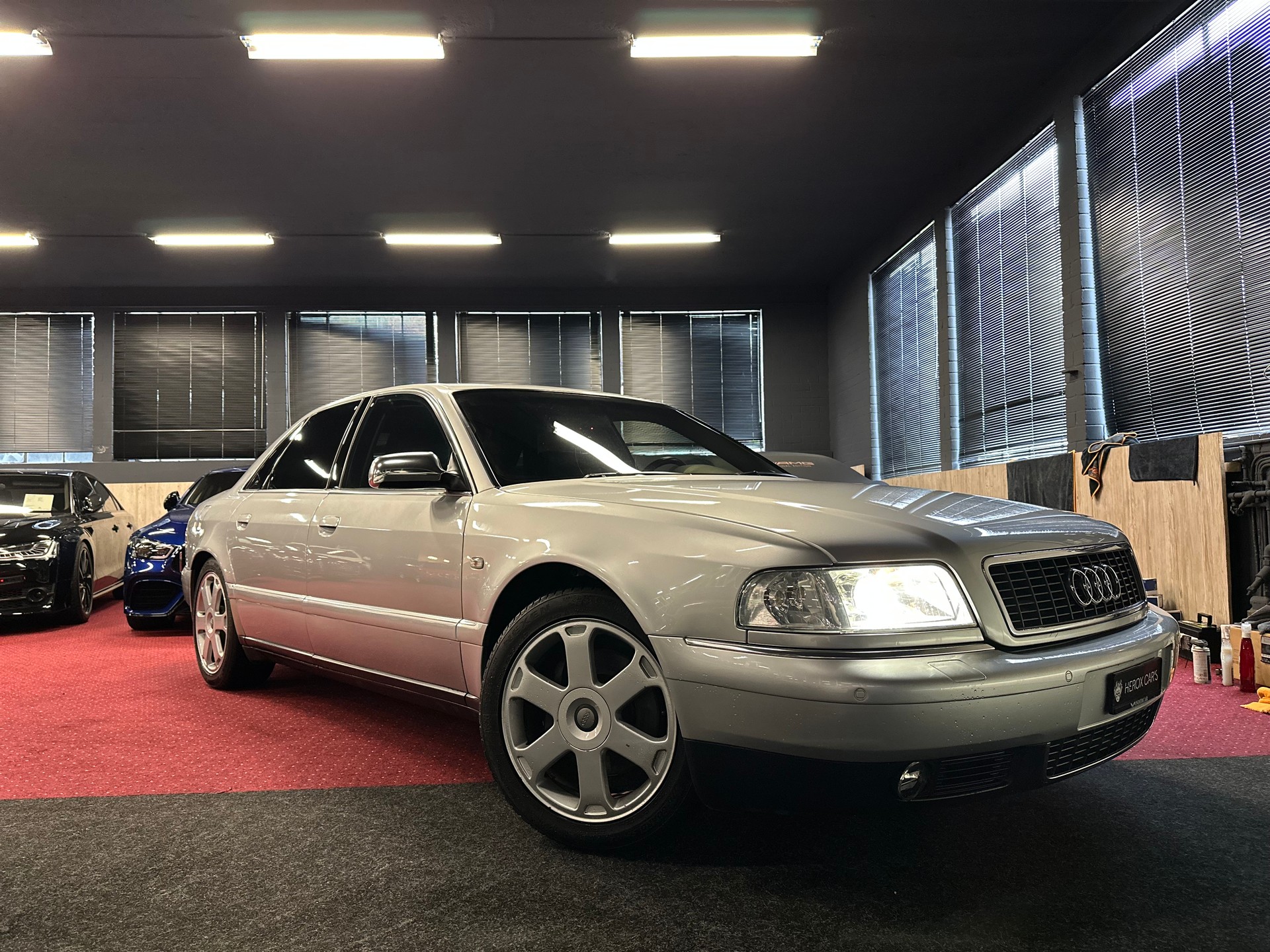 AUDI S8 D2 4.2 V8 Quattro ** Garantierte KM ** Neuwertiger-Zustand ** Lückenlose Boardunterlagen **-showroom-element-2