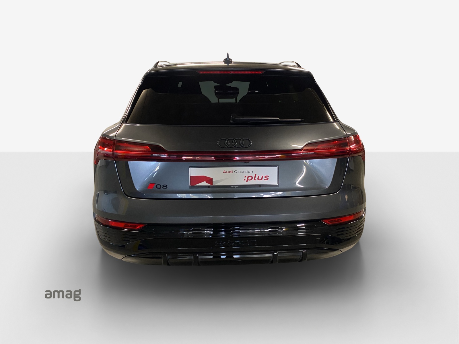 AUDI Q8 55 e-tron Black Edition quattro-image-4