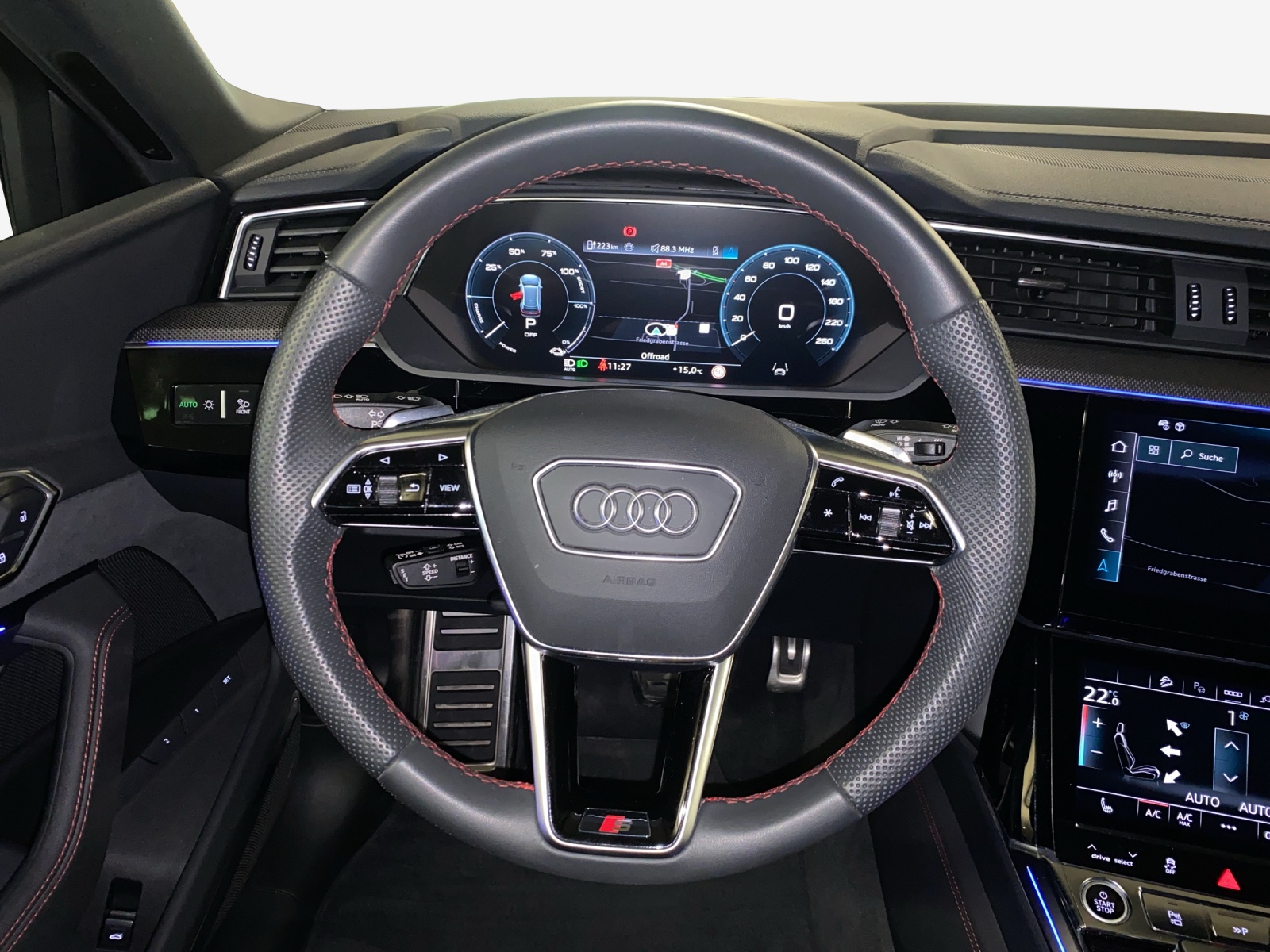 AUDI Q8 55 e-tron Black Edition quattro-image-10