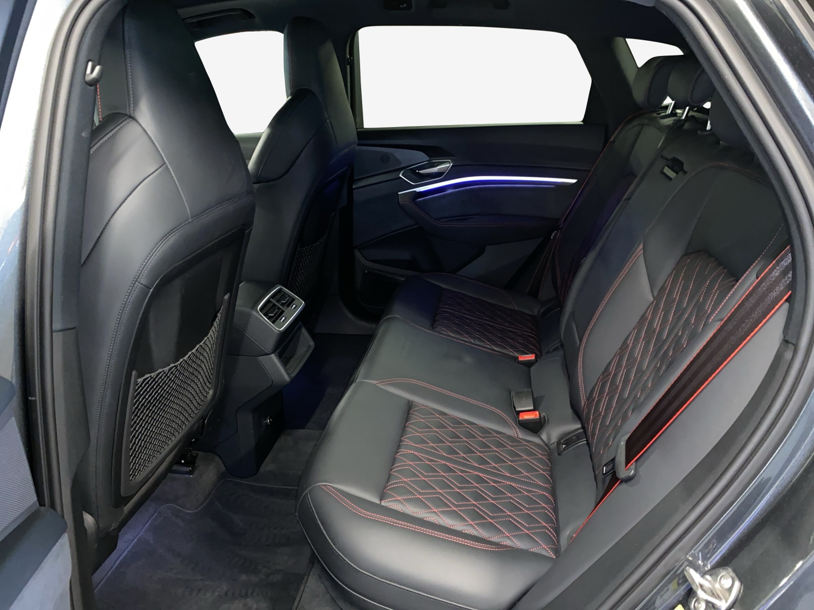 AUDI Q8 55 e-tron Black Edition quattro-image-12