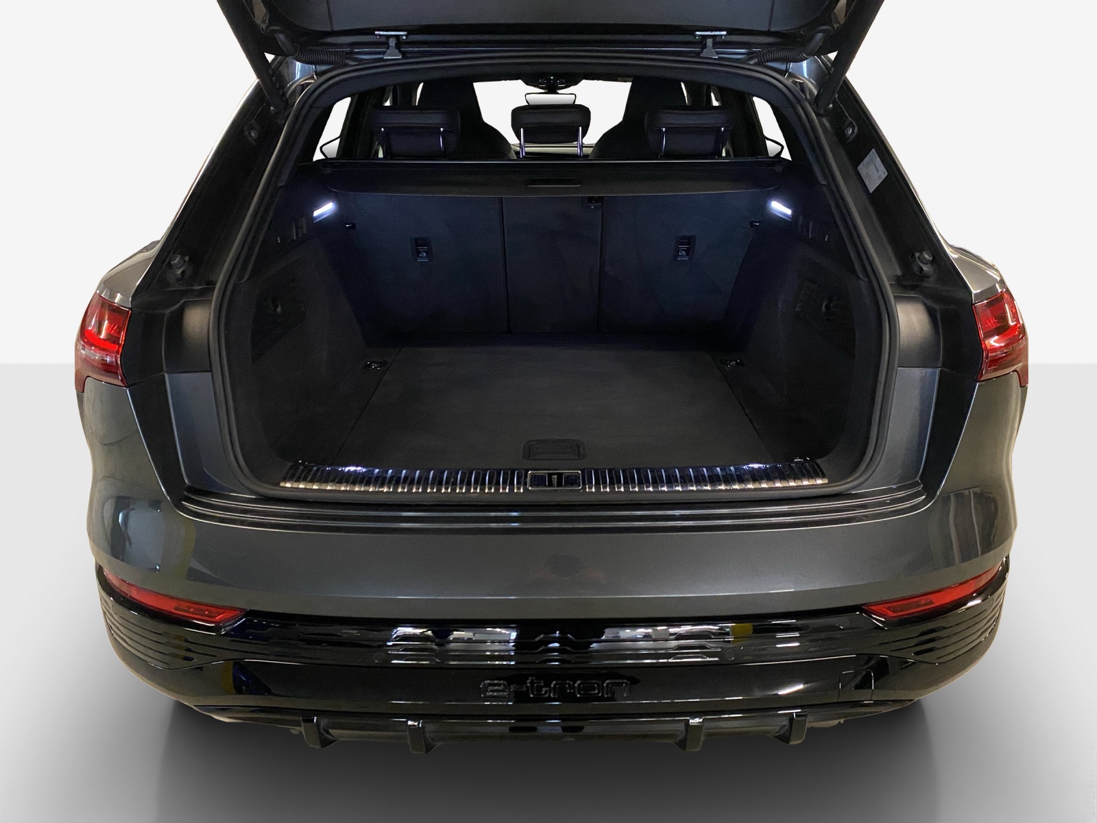 AUDI Q8 55 e-tron Black Edition quattro-image-13