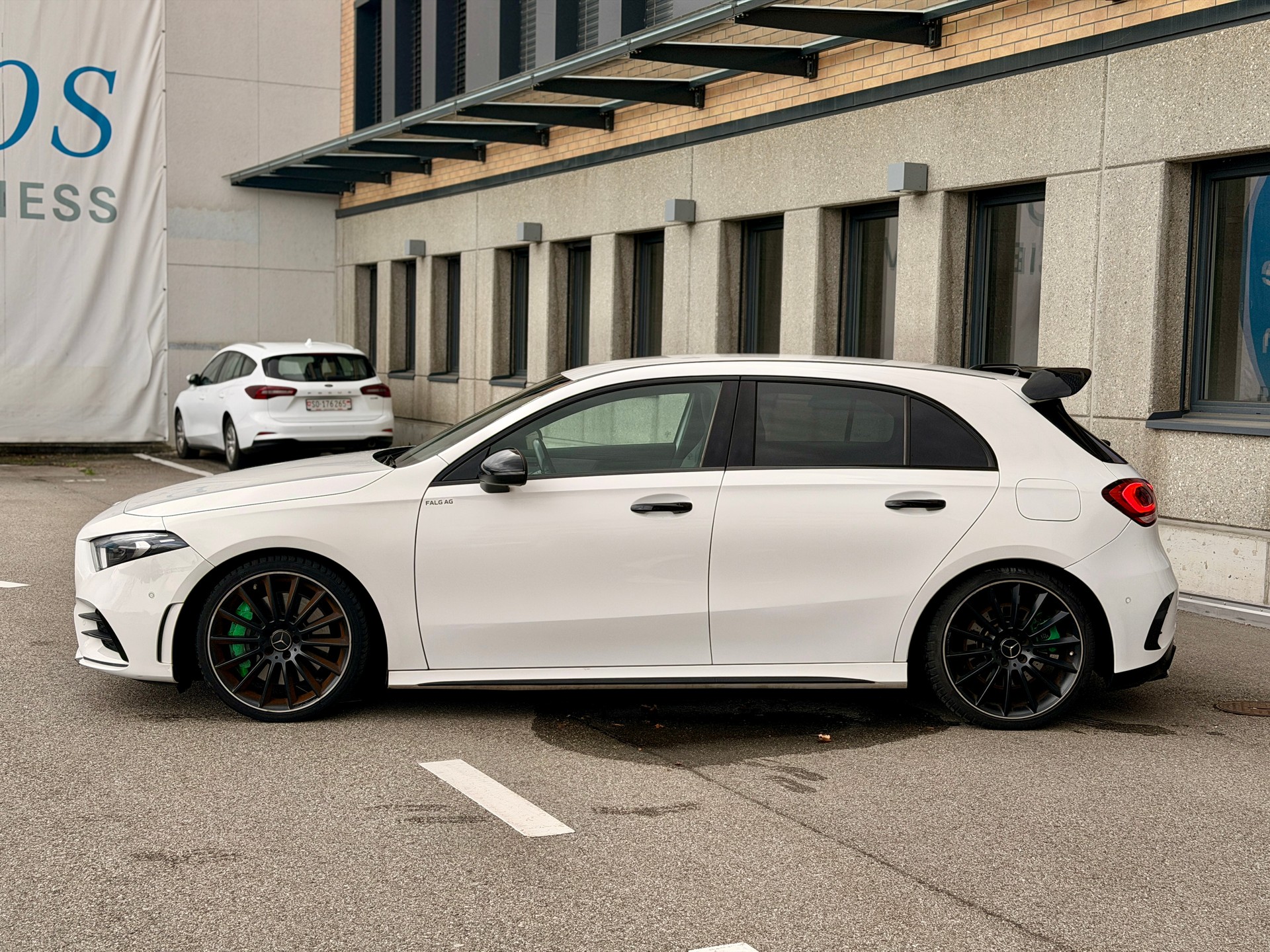 MERCEDES-BENZ A 35 AMG 4Matic Speedshift-showroom-element-1
