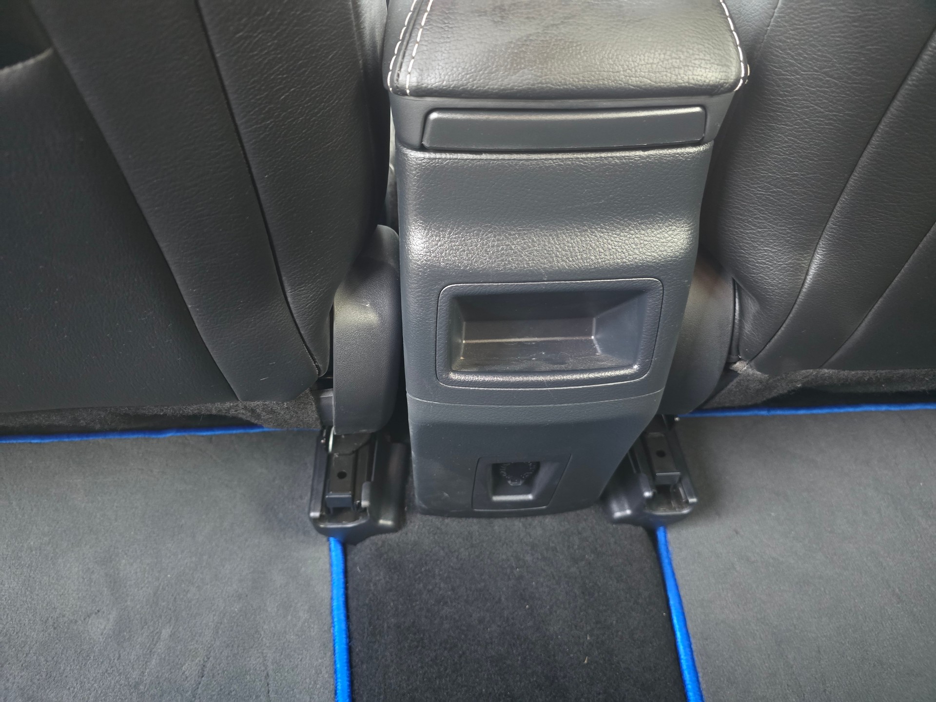 TOYOTA Auris Touring Sports 1.8 HSD Trend e-CVT-image-16