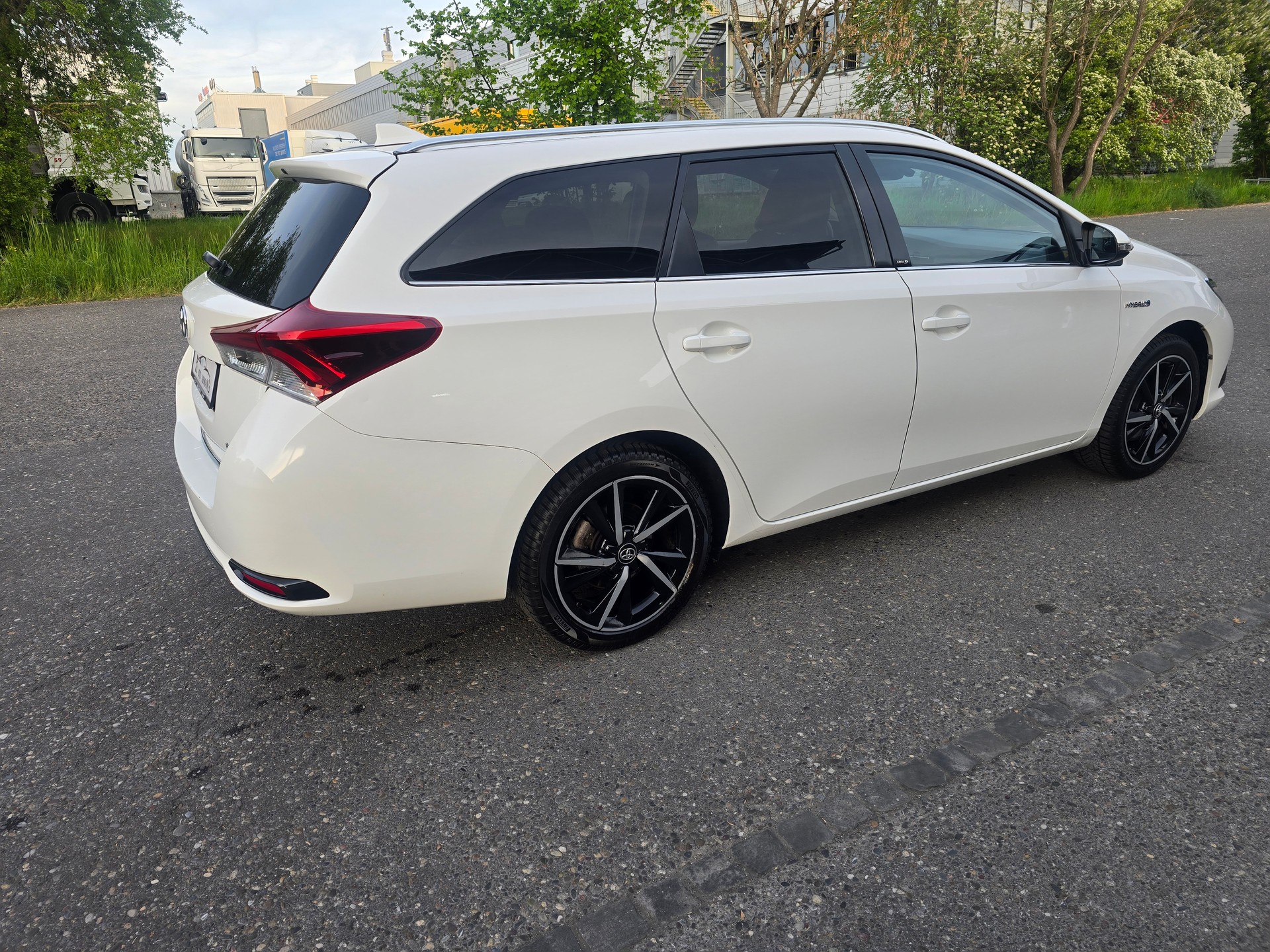 TOYOTA Auris Touring Sports 1.8 HSD Trend e-CVT-image-5