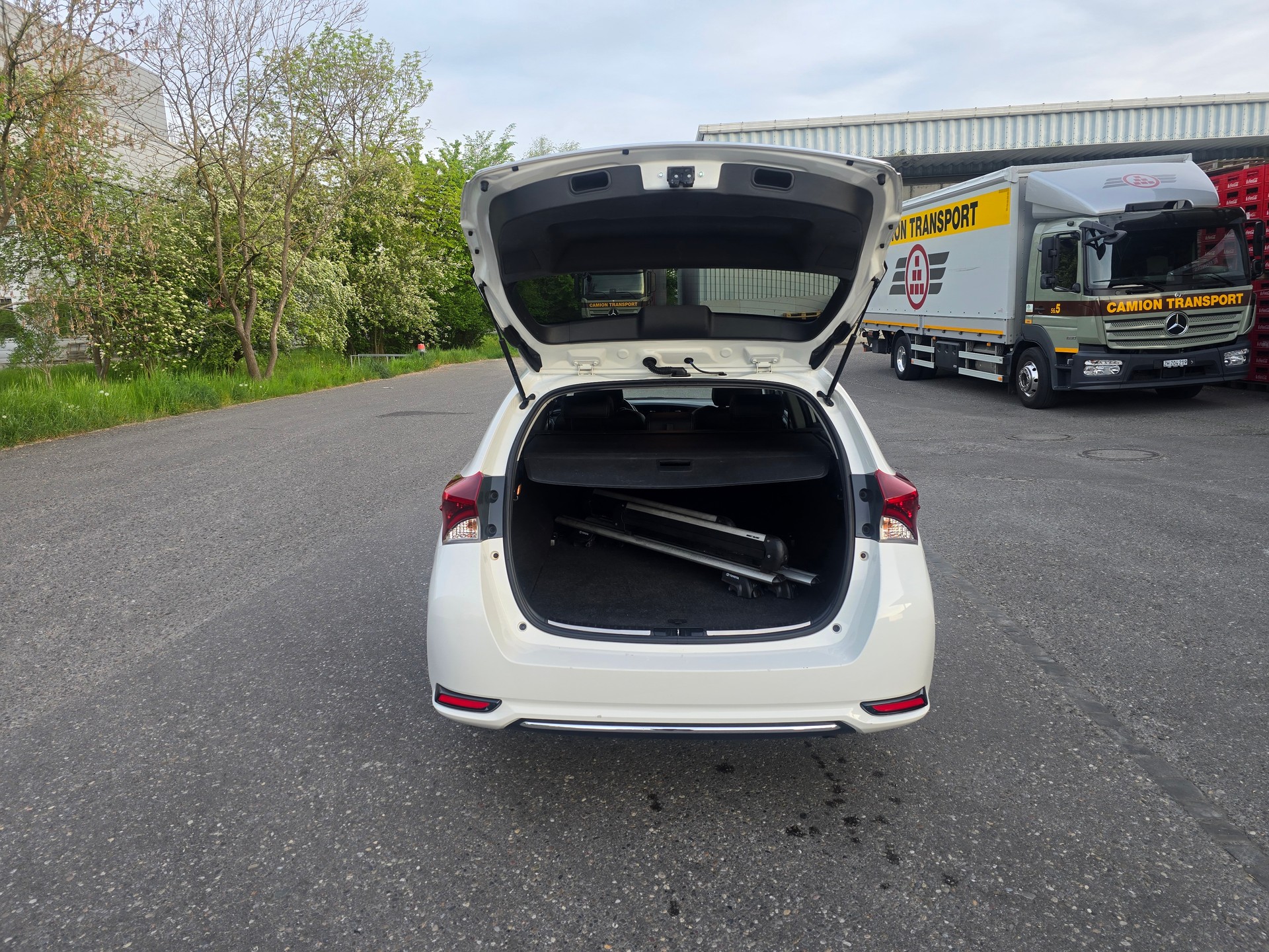 TOYOTA Auris Touring Sports 1.8 HSD Trend e-CVT-image-6